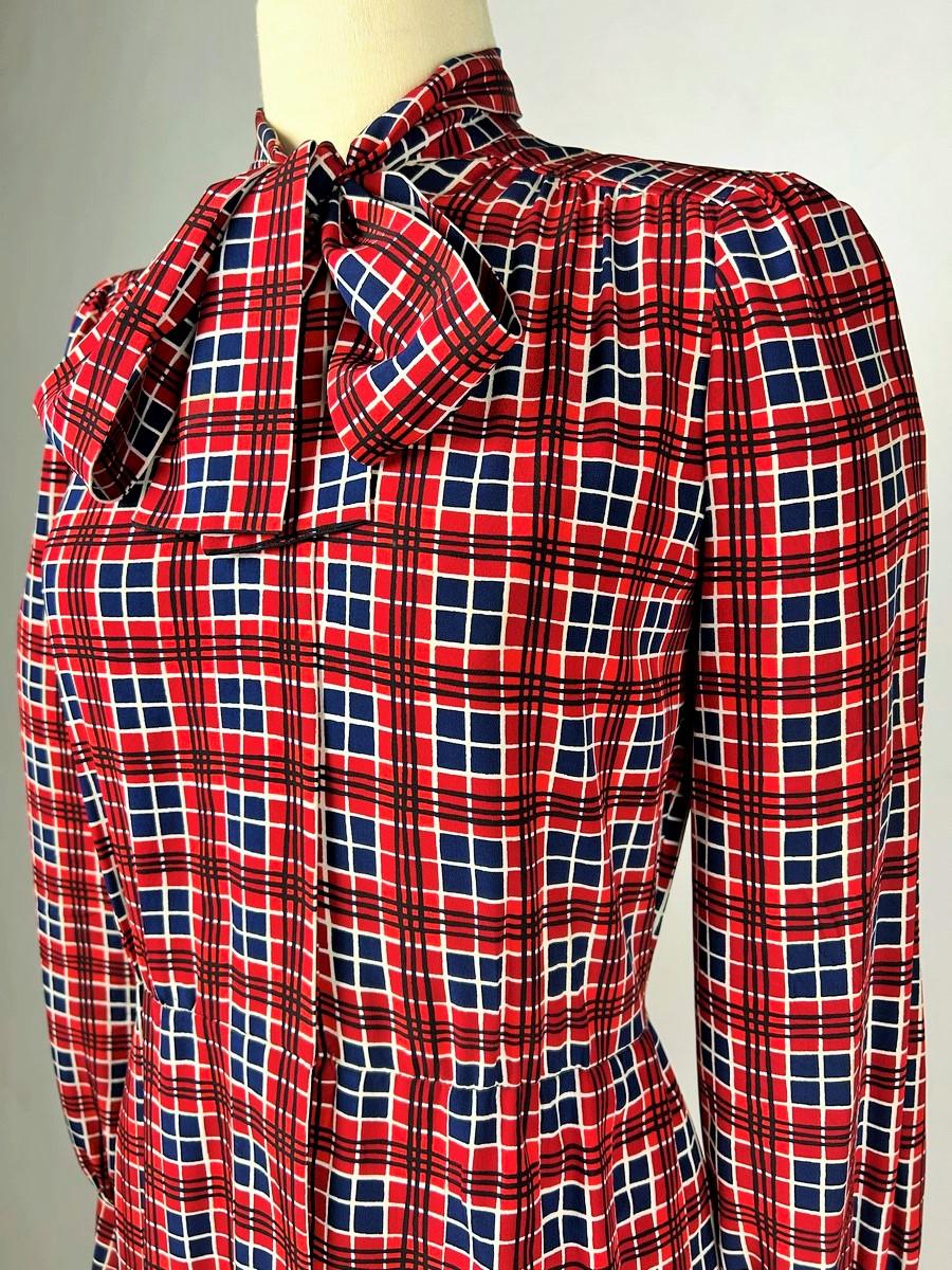 Robe de défilé de mode en taffetas imprimé Yves Saint Laurent Couture - 1972 Pour femmes en vente