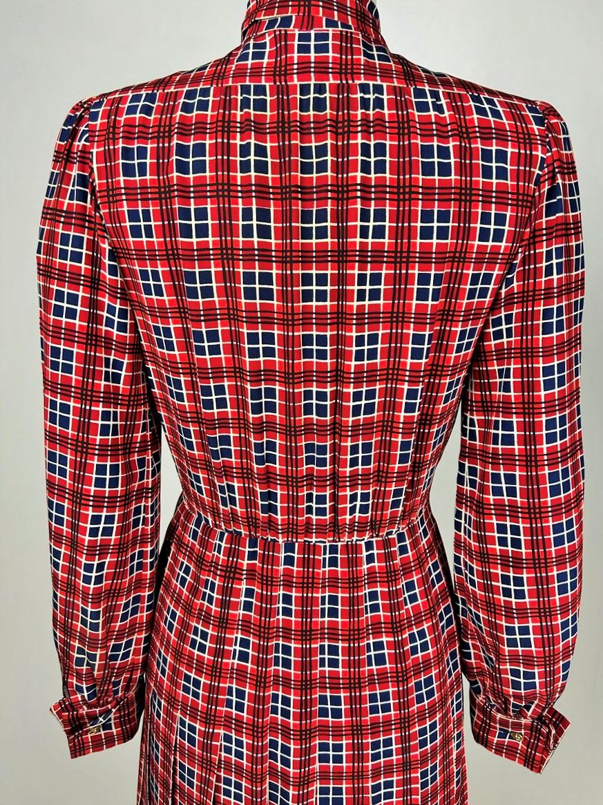 Robe de défilé de mode en taffetas imprimé Yves Saint Laurent Couture - 1972 en vente 2