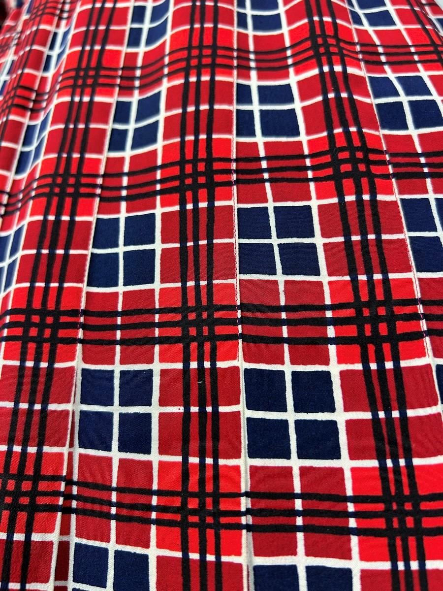 Robe de défilé de mode en taffetas imprimé Yves Saint Laurent Couture - 1972 en vente 4