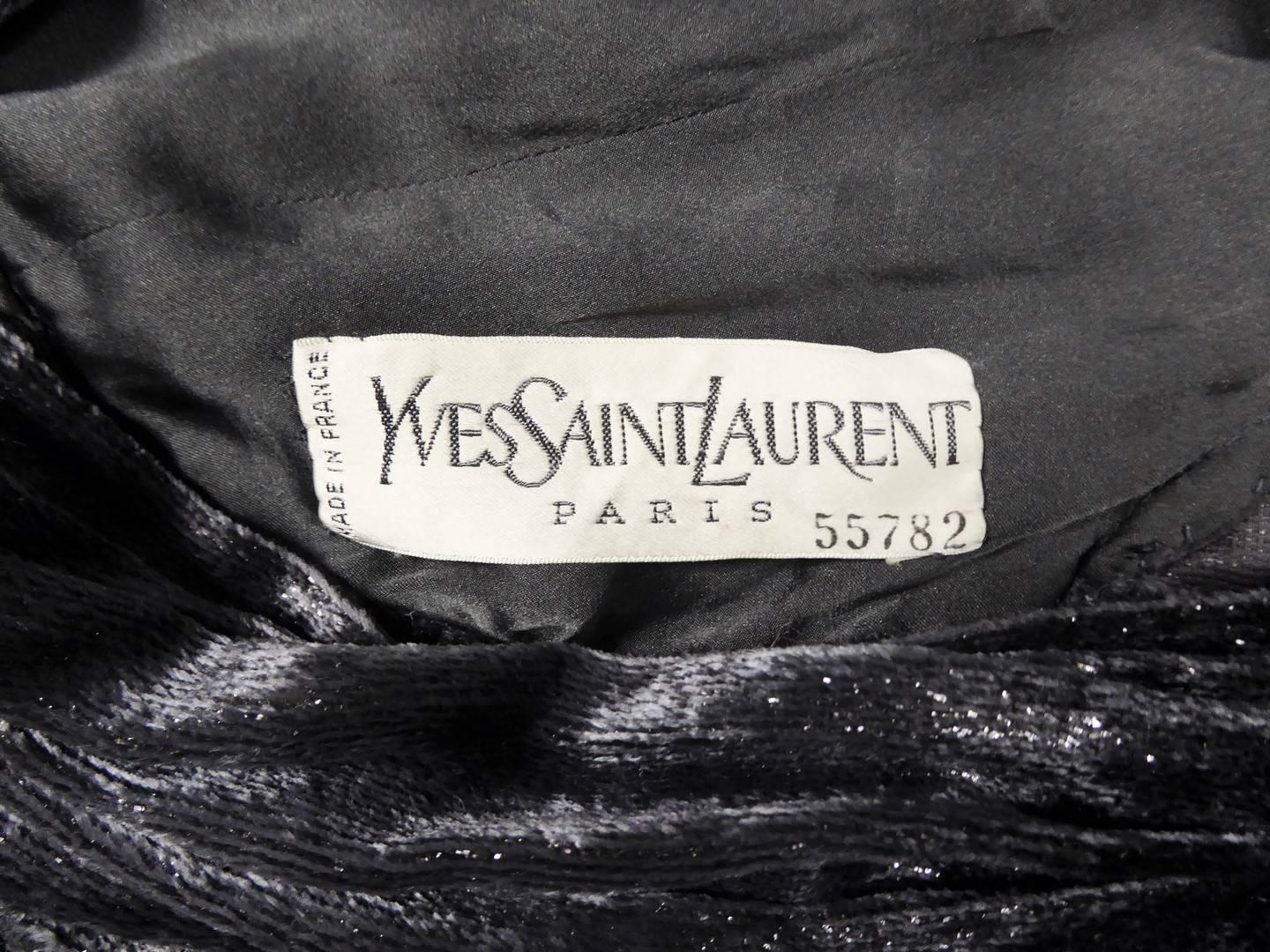 Yves Saint Laurent Couture Abendkleid aus Samt, Herbst 1982 im Angebot 11