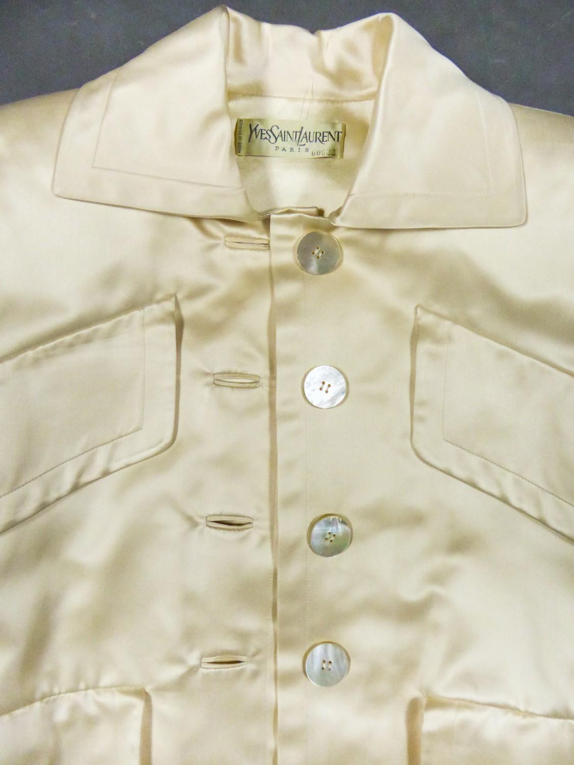 Un abrigo oversize Caban de alta costura Yves Saint Laurent numerado 60623 C. 1990 en venta 9