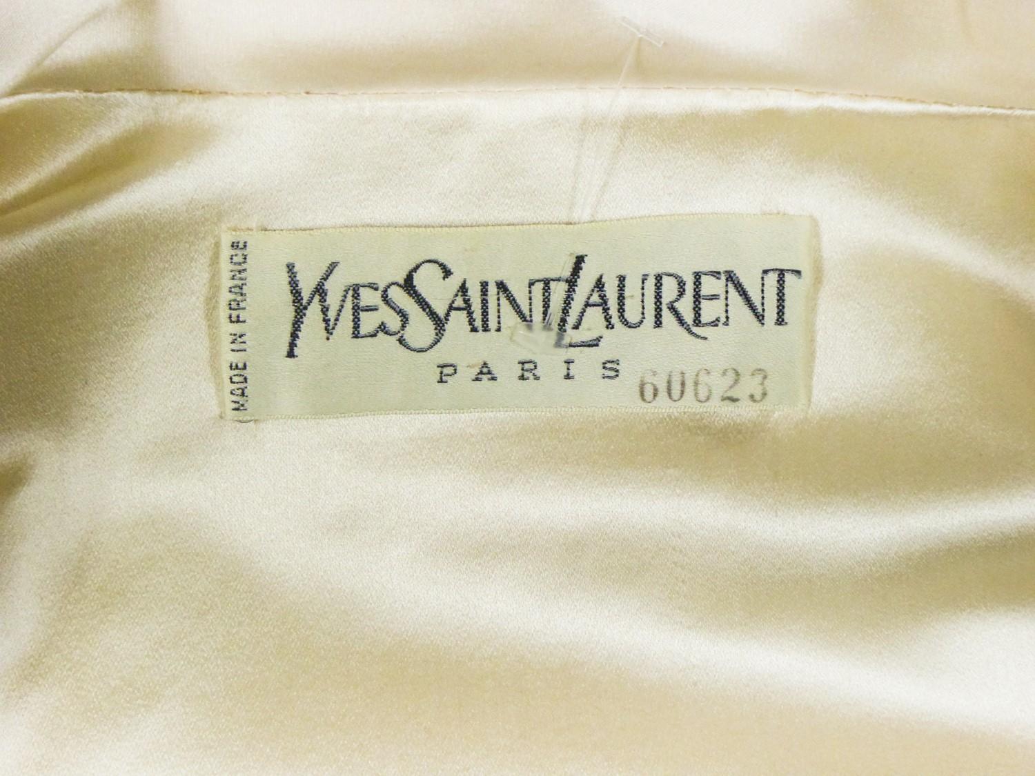 Un abrigo oversize Caban de alta costura Yves Saint Laurent numerado 60623 C. 1990 en venta 10
