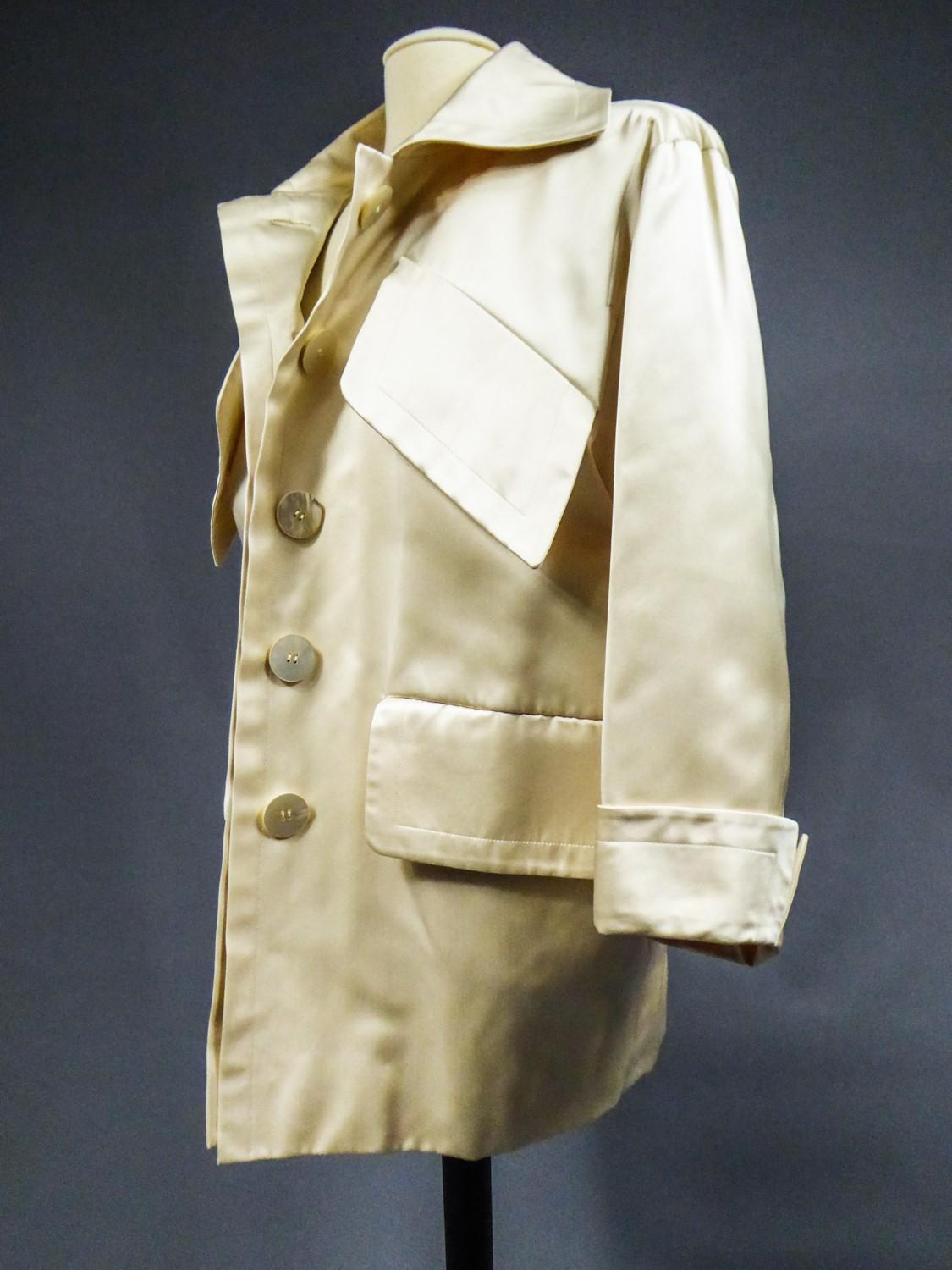 Un abrigo oversize Caban de alta costura Yves Saint Laurent numerado 60623 C. 1990 en venta 2