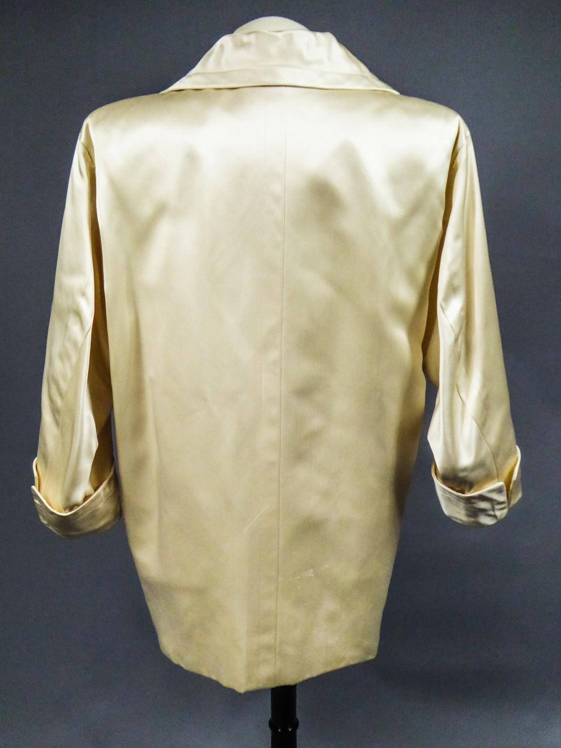 Un abrigo oversize Caban de alta costura Yves Saint Laurent numerado 60623 C. 1990 en venta 4