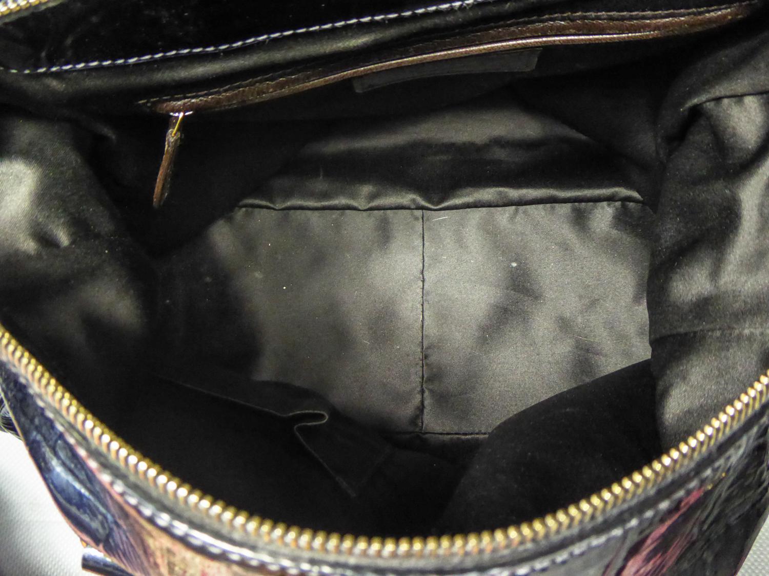 Eine Yves Saint Laurent Rive Gauche Tasche aus schwarzem Lackleder CIRCA 1990 im Angebot 4