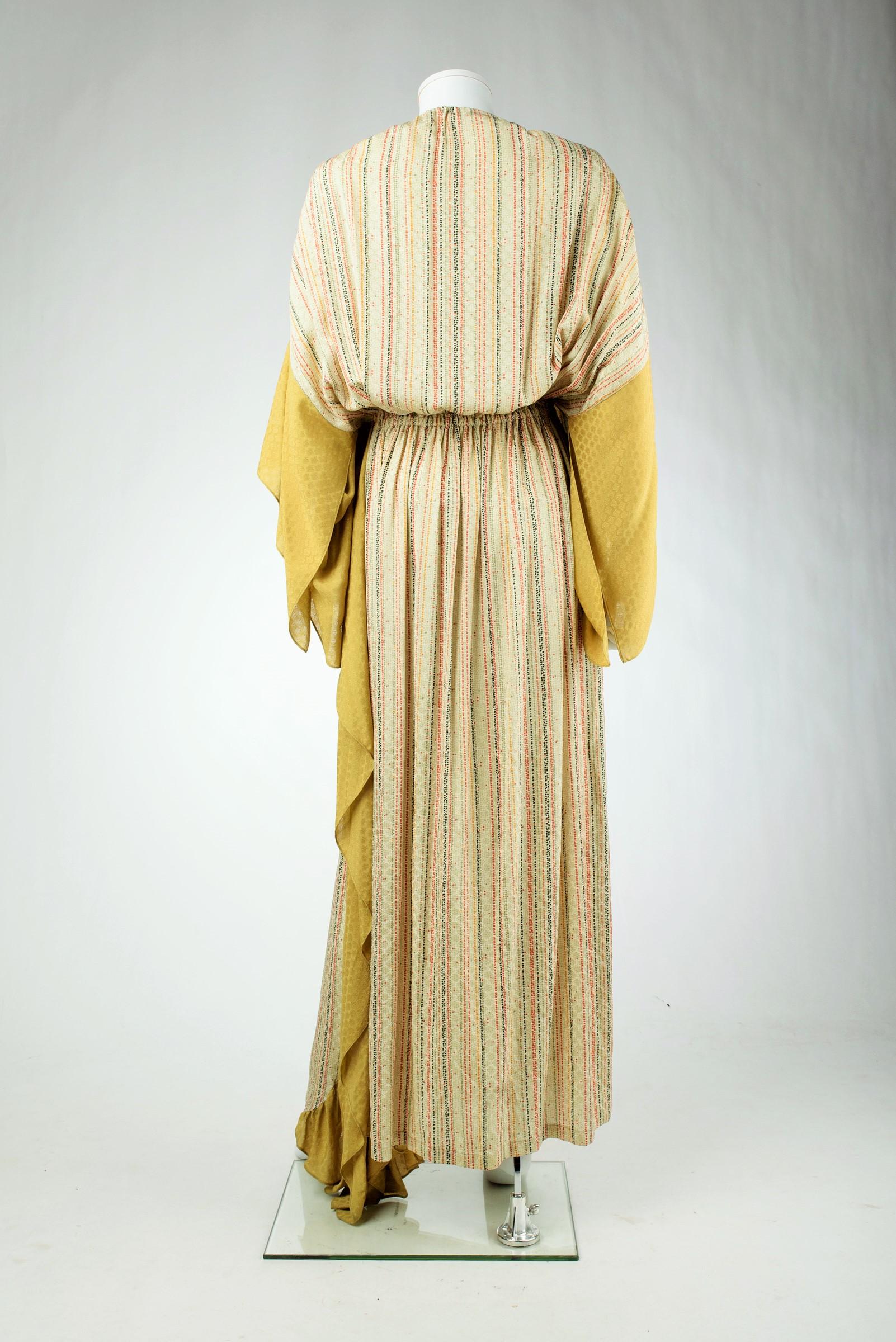 Un vestido de noche Yves Saint Laurent Rive Gauche - Primavera Verano 1978 en venta 5