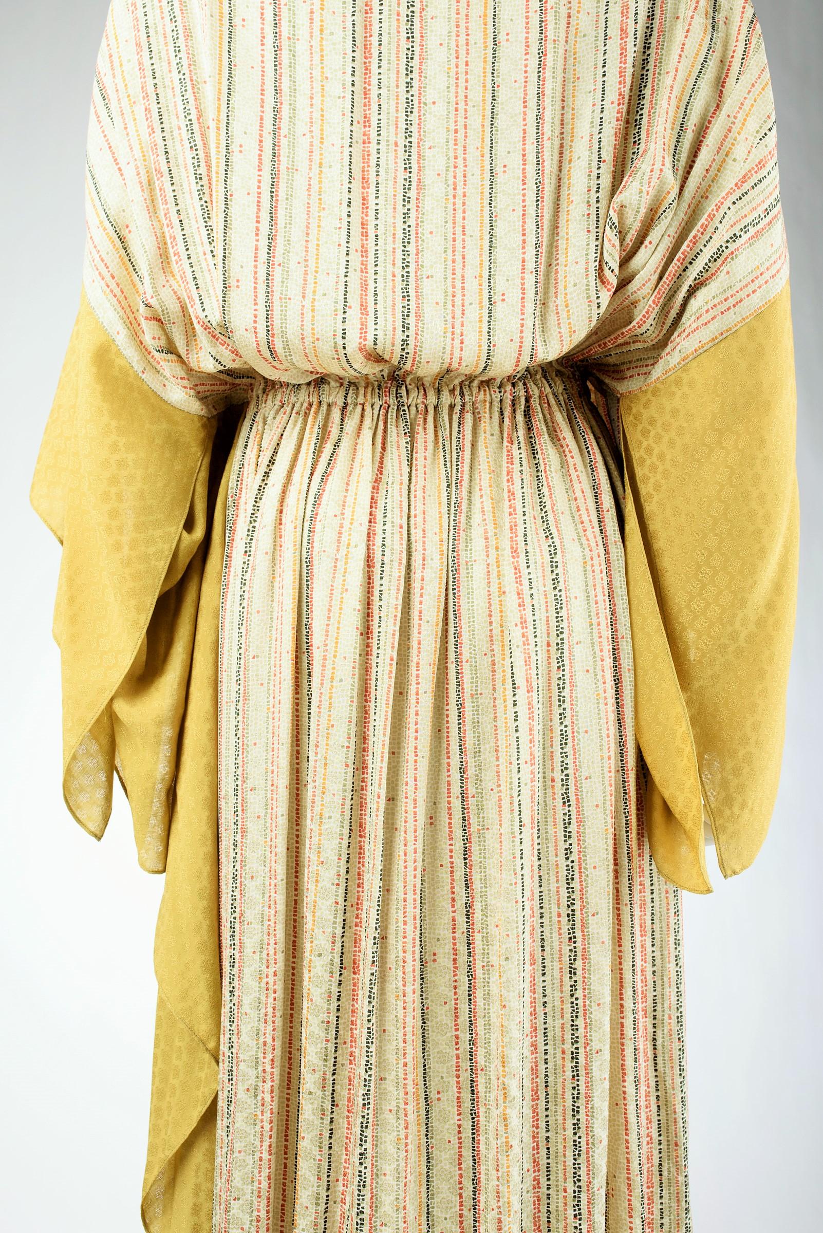 Un vestido de noche Yves Saint Laurent Rive Gauche - Primavera Verano 1978 en venta 6