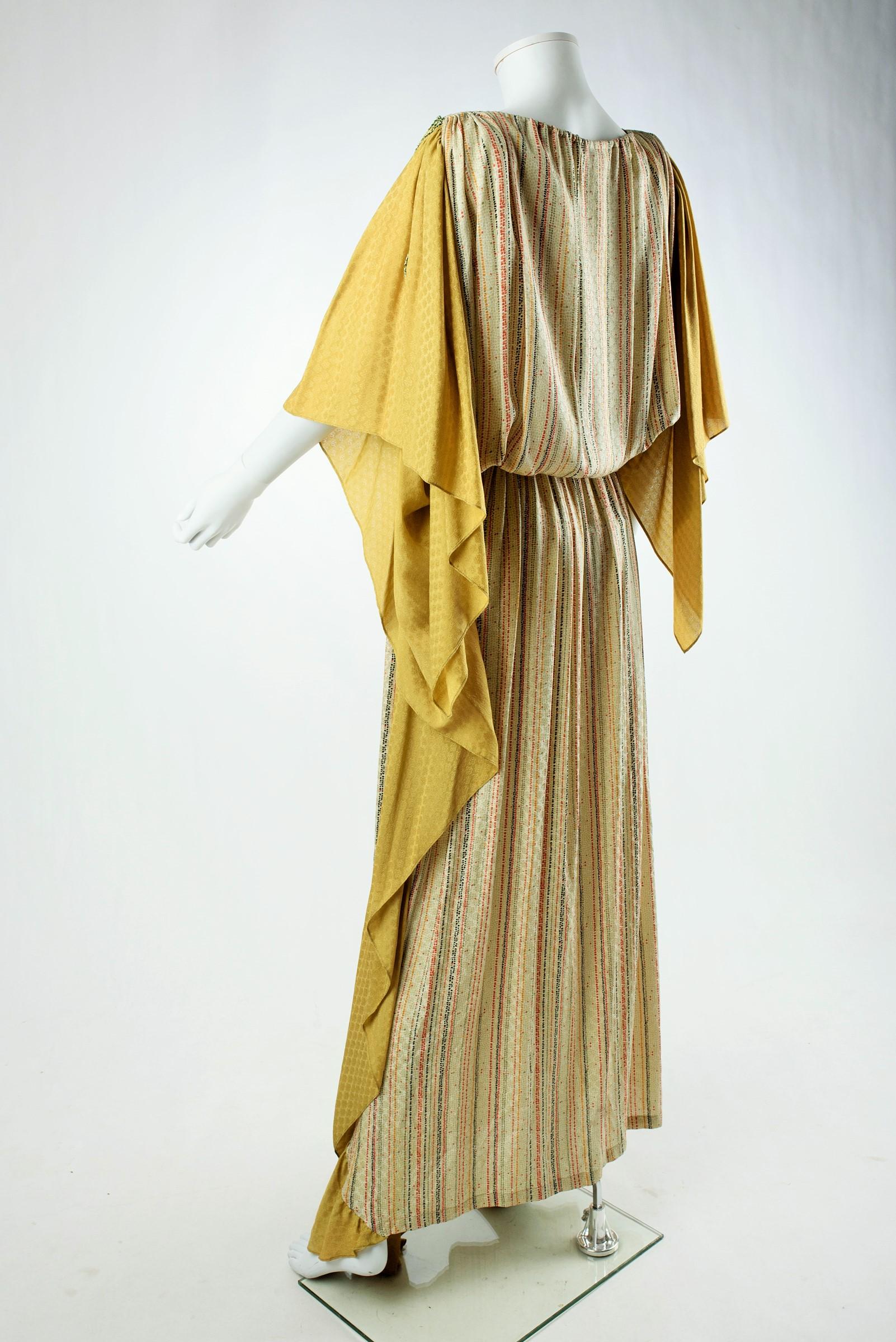 Un vestido de noche Yves Saint Laurent Rive Gauche - Primavera Verano 1978 en venta 13