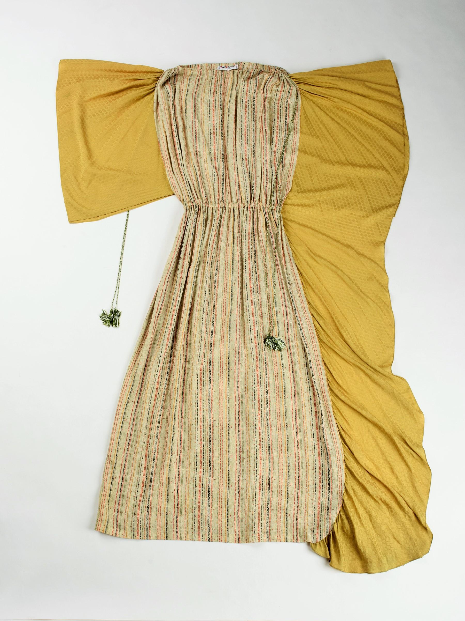 Beige Robe de soirée Yves Saint Laurent Rive Gauche, printemps-été 1978 en vente
