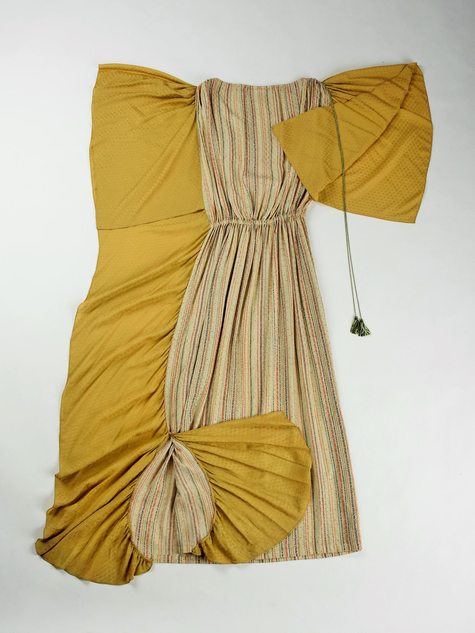 Un vestido de noche Yves Saint Laurent Rive Gauche - Primavera Verano 1978 en venta 1
