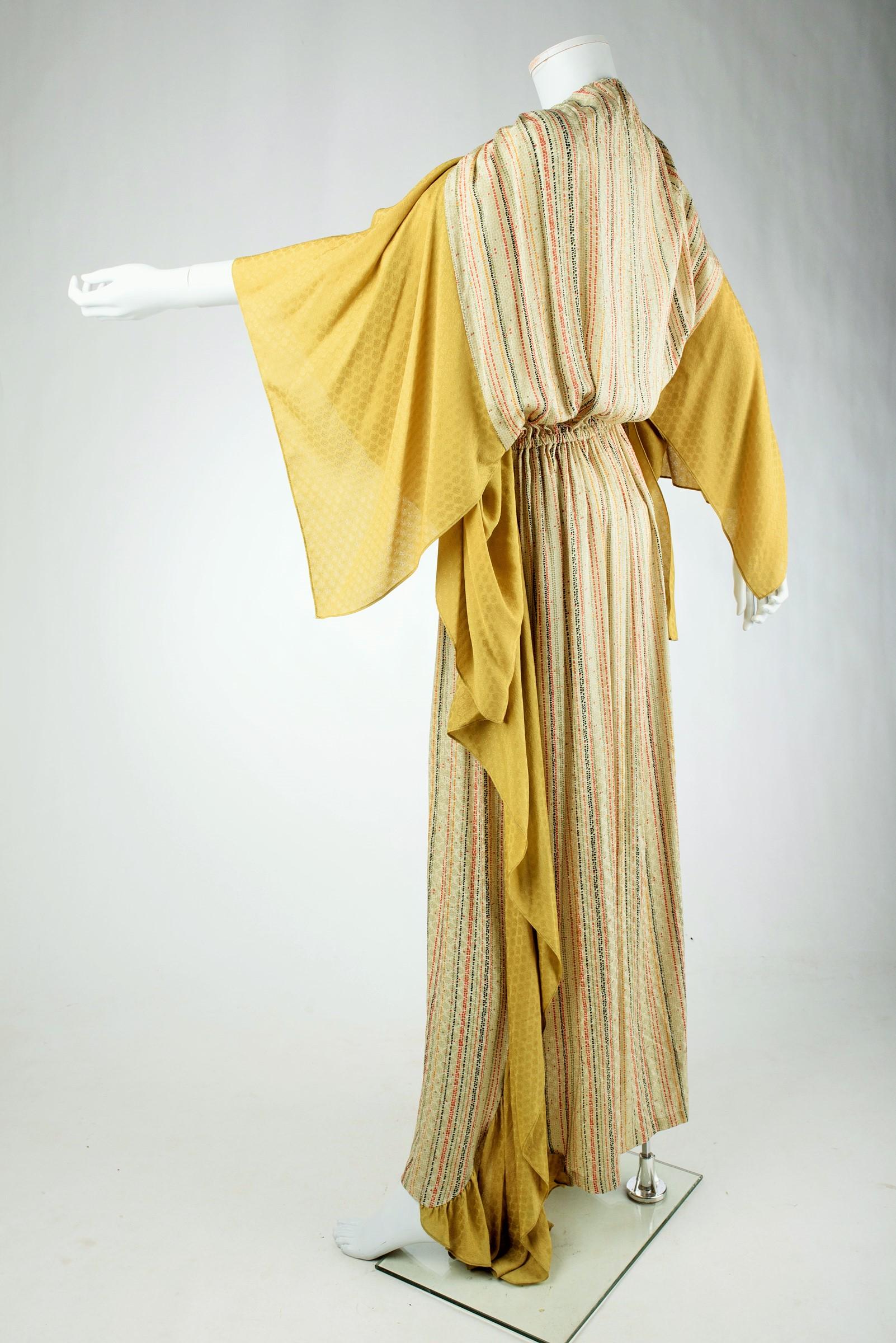 Un vestido de noche Yves Saint Laurent Rive Gauche - Primavera Verano 1978 en venta 4