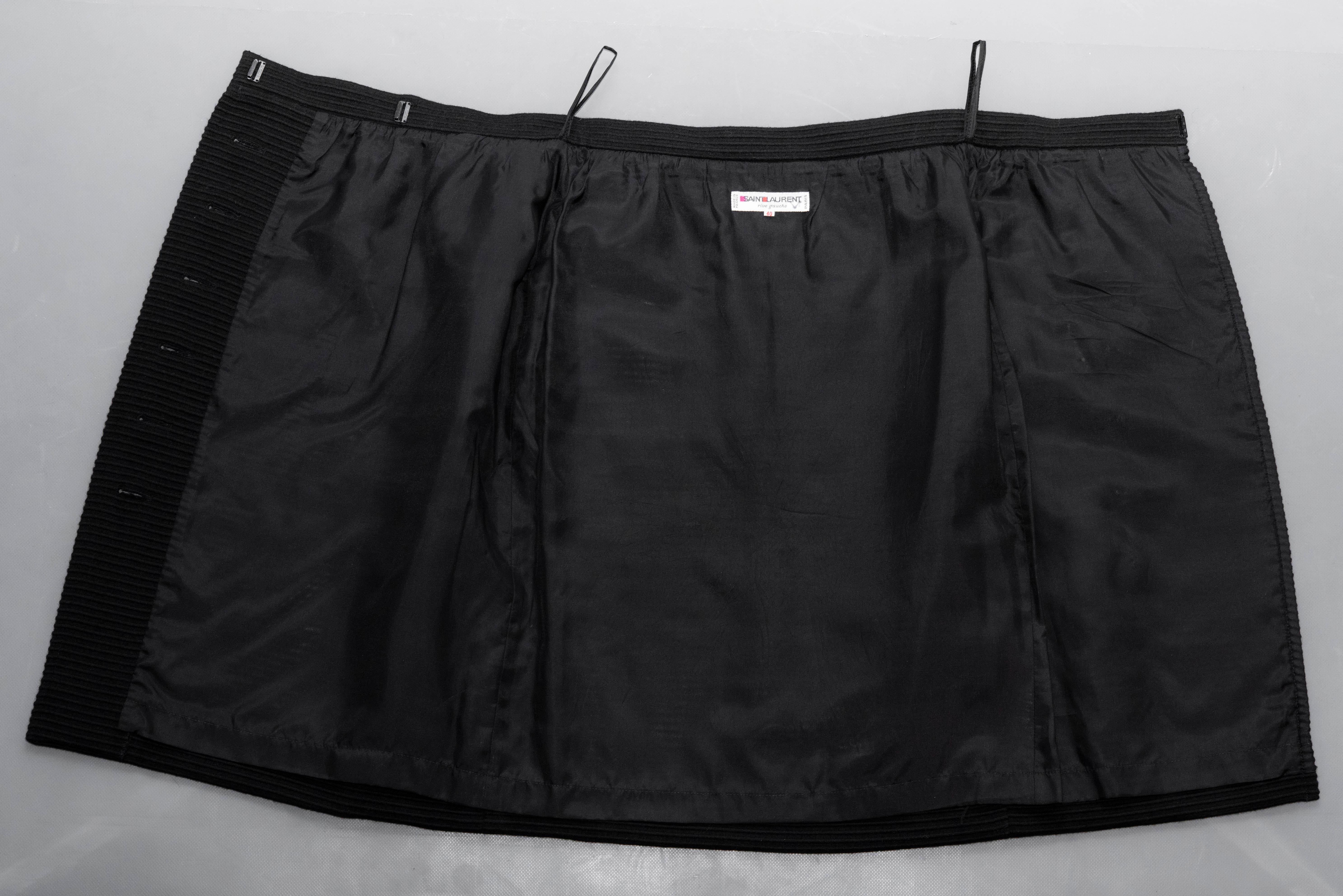Un traje de falda Yves Saint Laurent Rive Gauche Circa 1988/1992 en venta 7