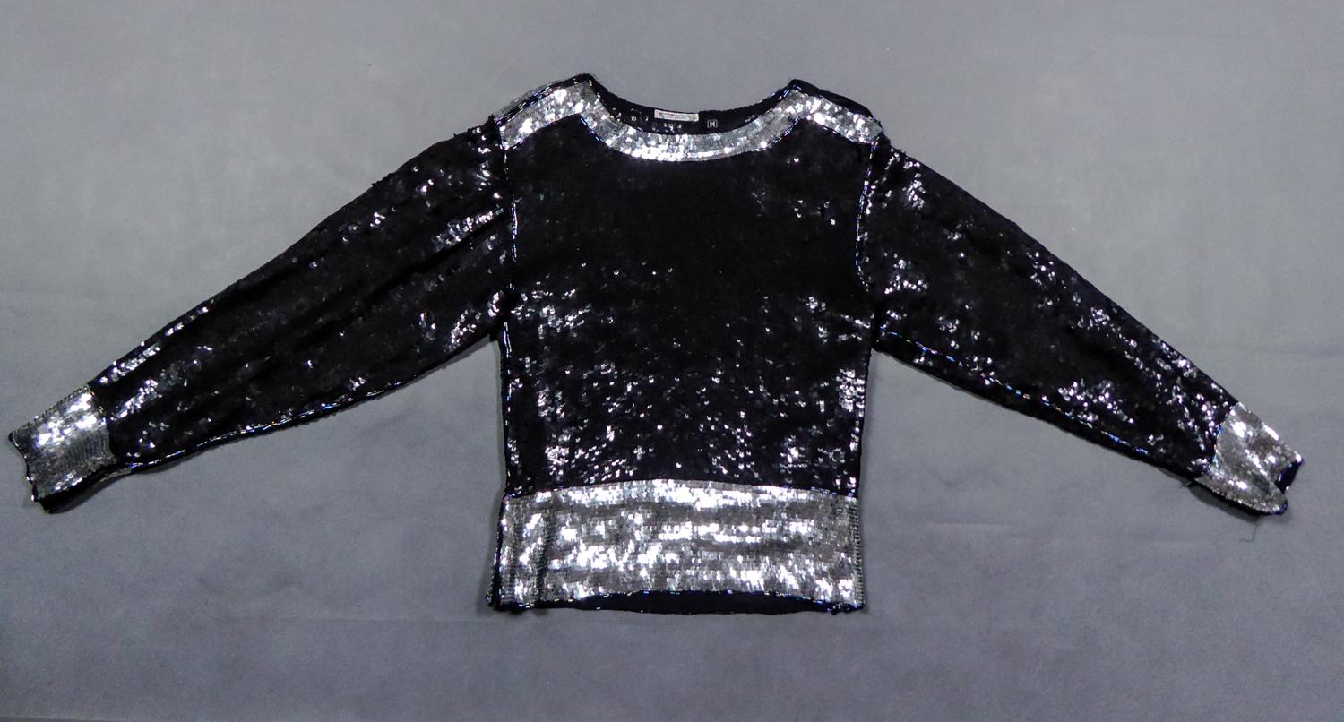 Circa 1980/1990
France

Top entirely embroidered with black and silver sequins by Yves Saint Laurent Rive Gauche dating from the 1980s. Round low-cut neckline, long sleeves and closure with two zips on the sides and snaps on the shoulders.