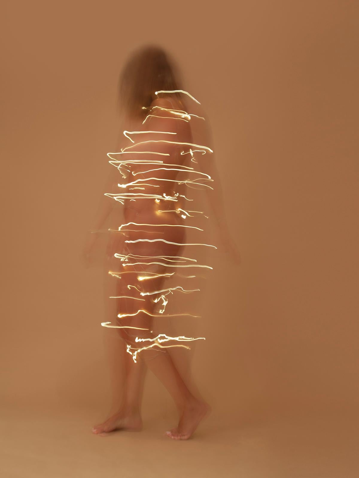 Fotografía lenticular contemporánea - Ana D. & Noora K. - Retrato desnudo en venta 1