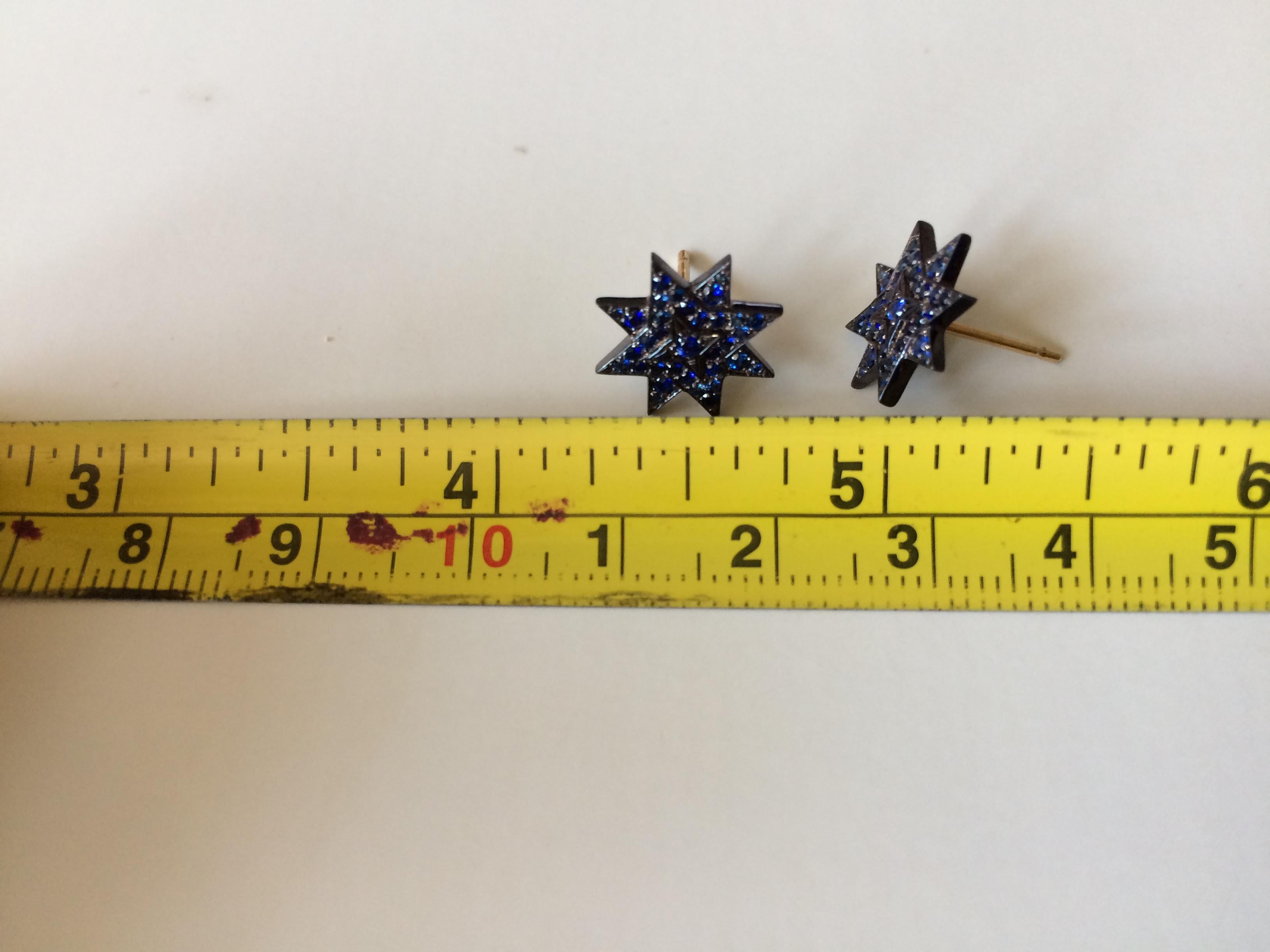 Ana de Costa Emerald Yellow Gold Star Stud Earrings In New Condition For Sale In London, Kent