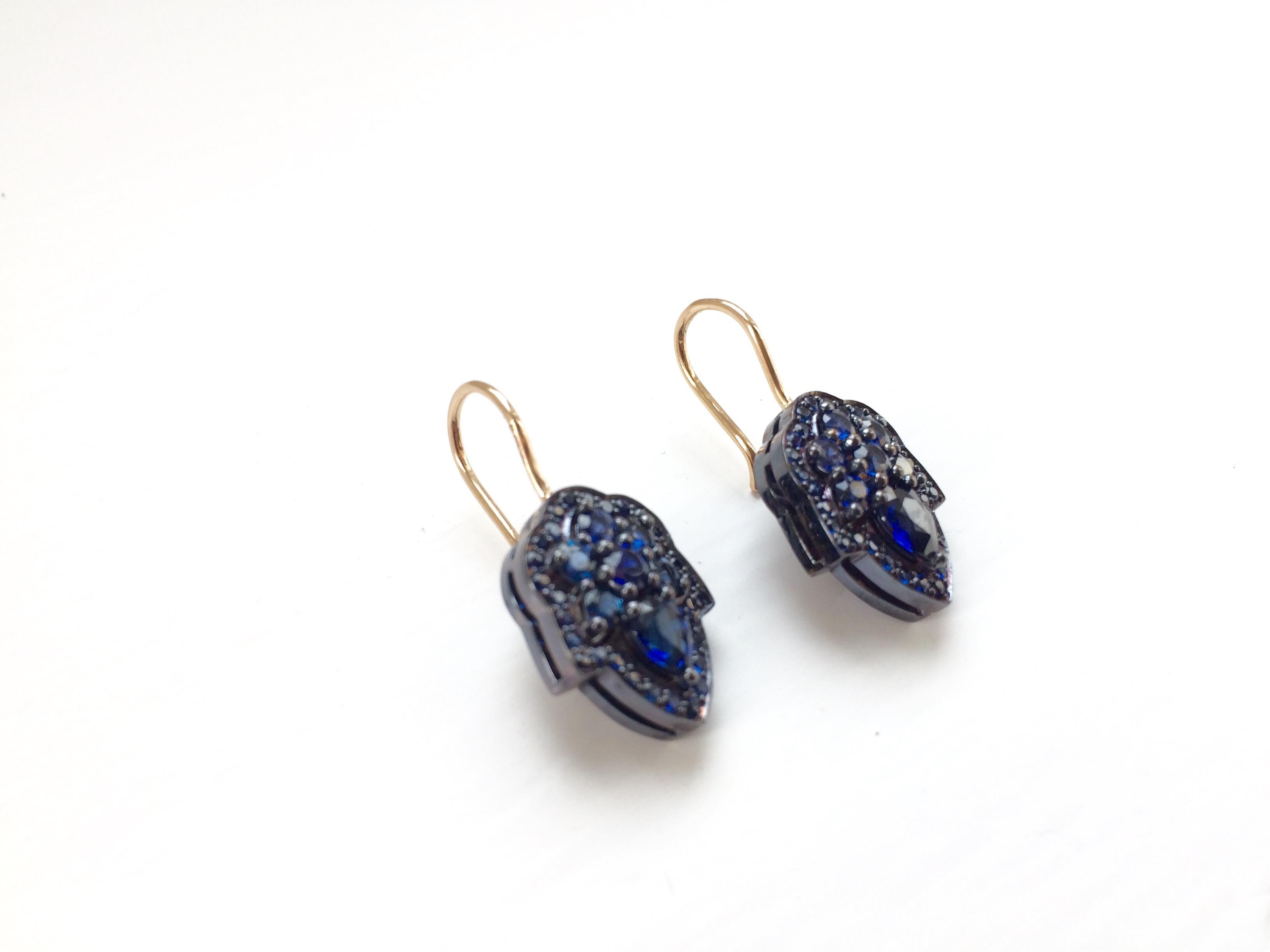 Ana de Costa Yellow Gold Blue Sapphire Pear Drop Earring Chain Pendant Set im Angebot 1