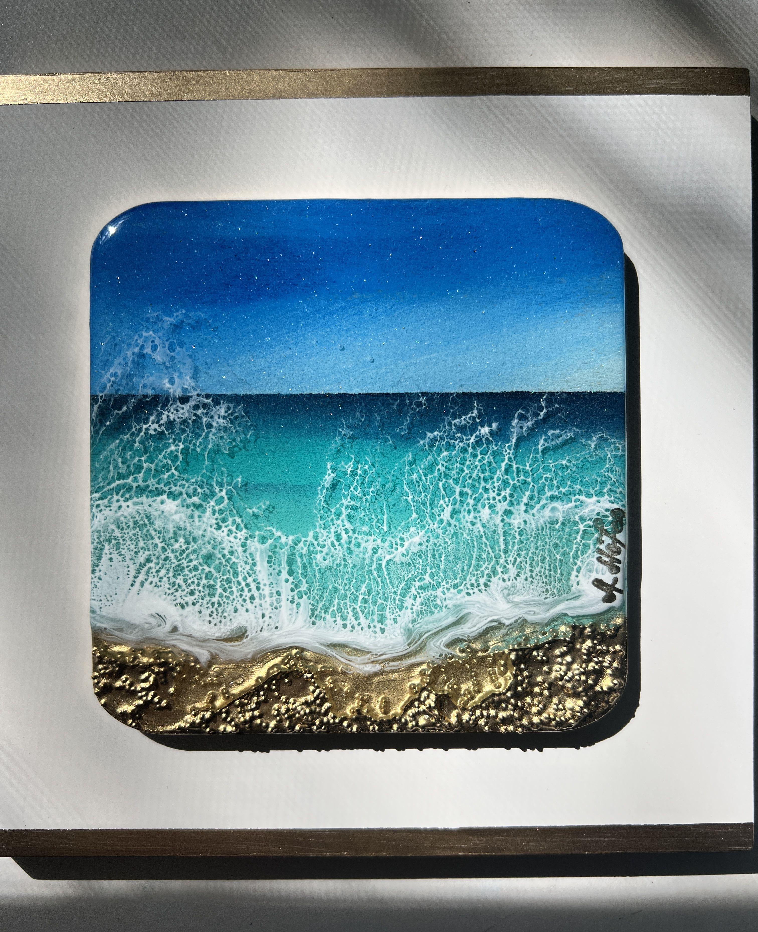 Miniatur-Ozeanbild rund     Inspiriert von den Meeresfarben der Turks- und Caicosinseln  Verschiedene Blautöne, Türkis, Petrol, Aqua, Gold und Weiß  Dieses Gemälde muss nicht gerahmt werden, das gemalte Bild erstreckt sich über die Seiten, es ist