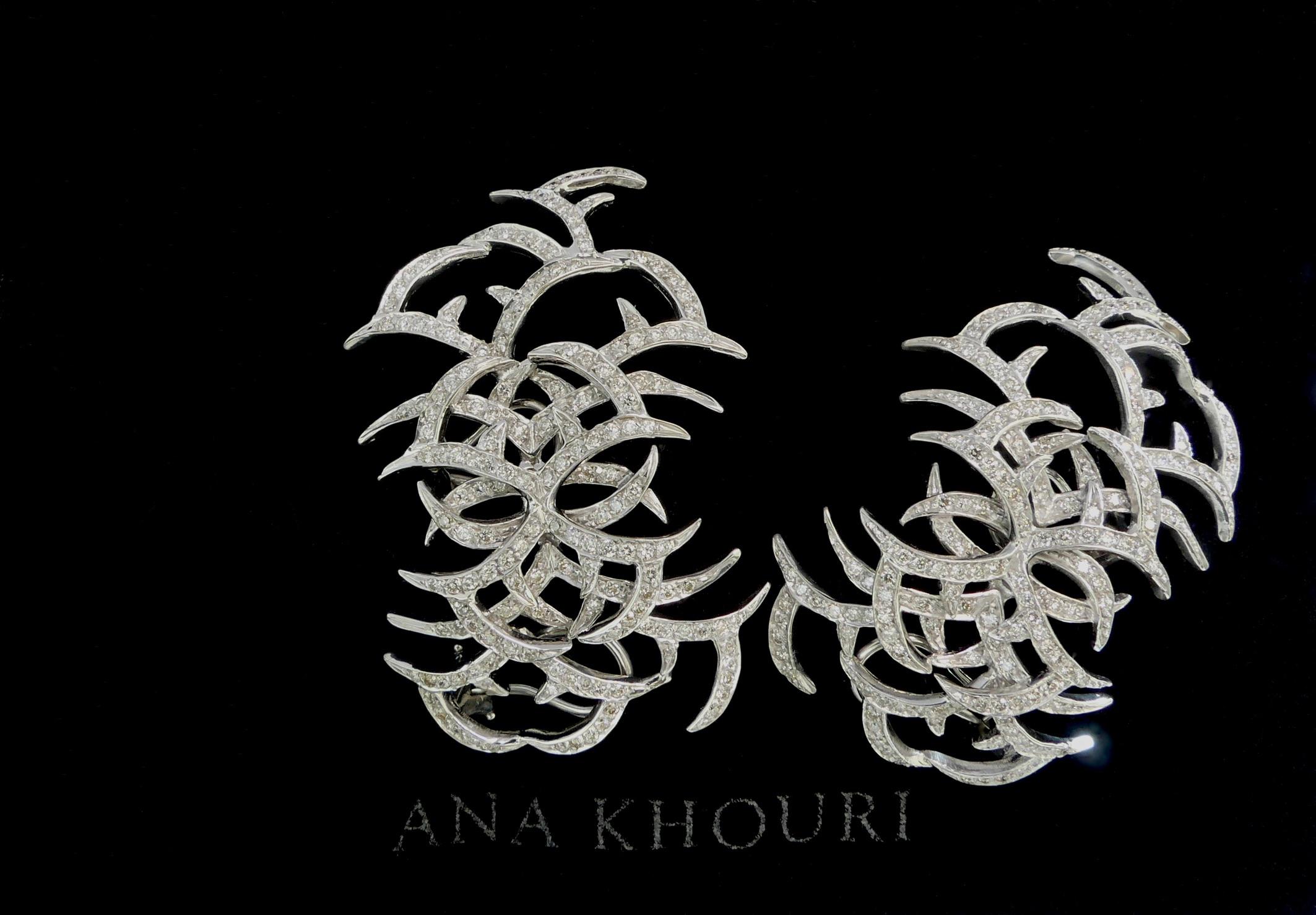 Taglio rotondo Ana Khouri Orecchini con diamanti aracnidi, 2013 in vendita