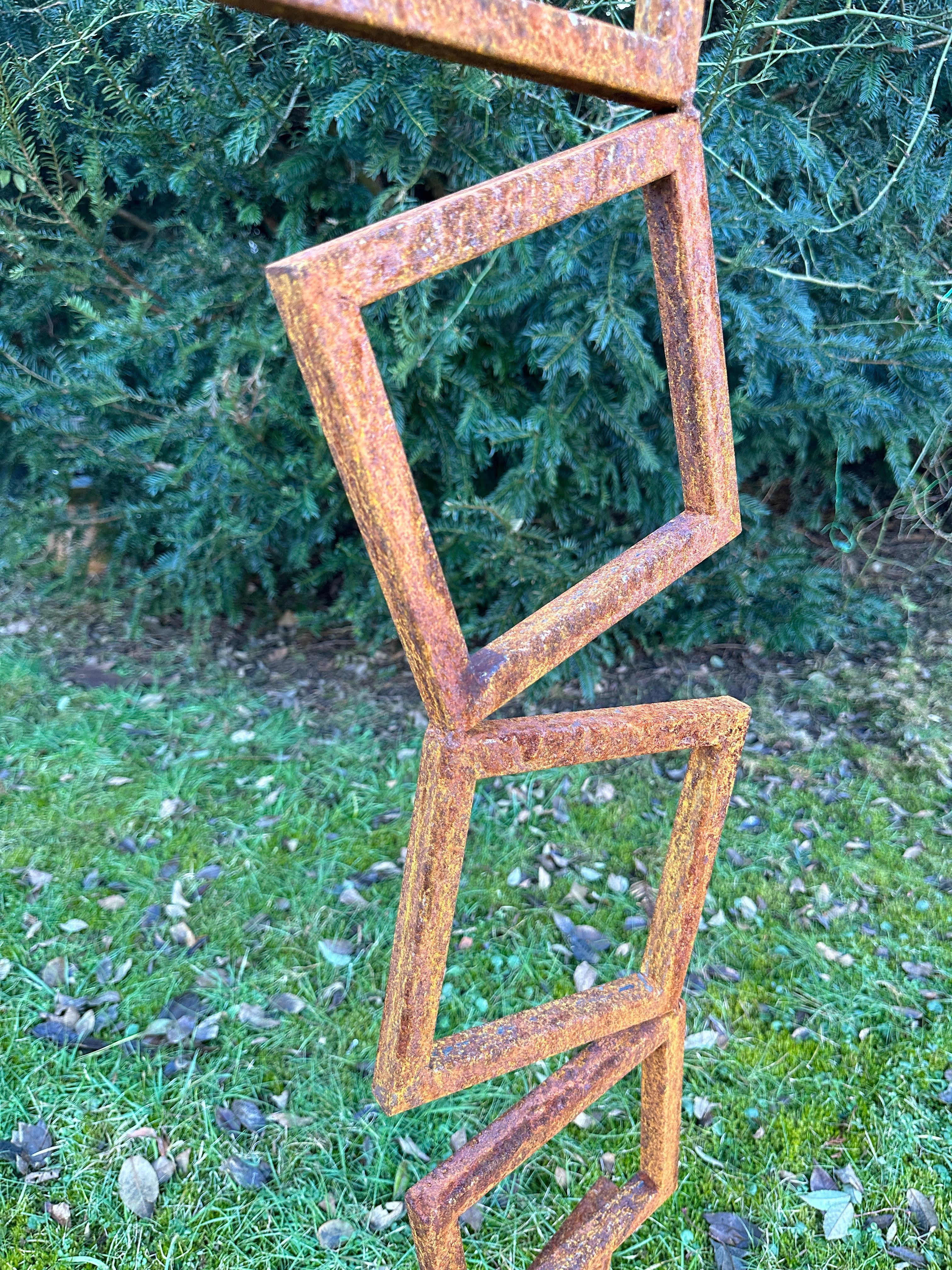 Jardín de interior o exterior Escultura abstracta de acero corten de Ana Barrios Mendoza en venta 1