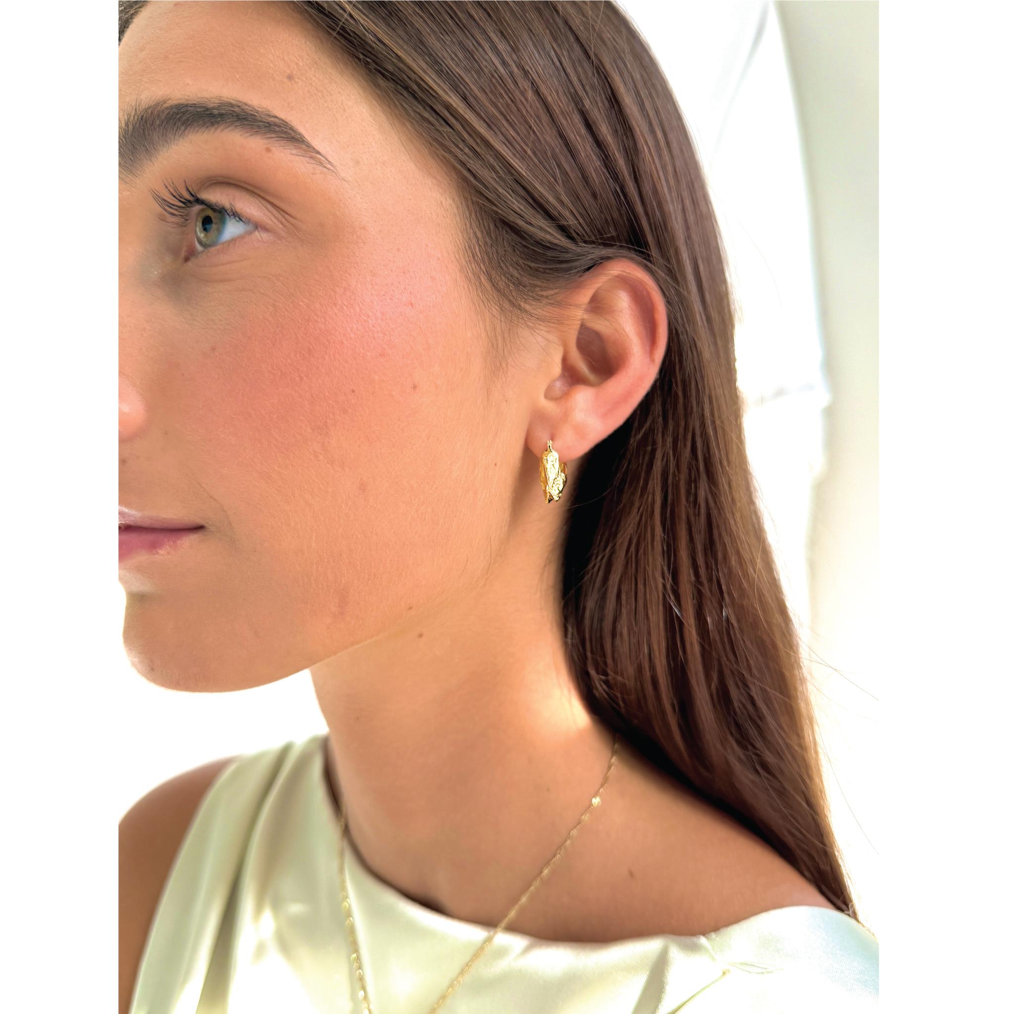 Ana Maria Créoles Huggie en or 14 carats Neuf - En vente à Miami, FL