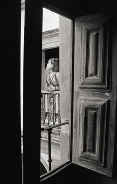 « Beauty at the Window », photographie en noir et blanc signée, tirage gélatino-argentique