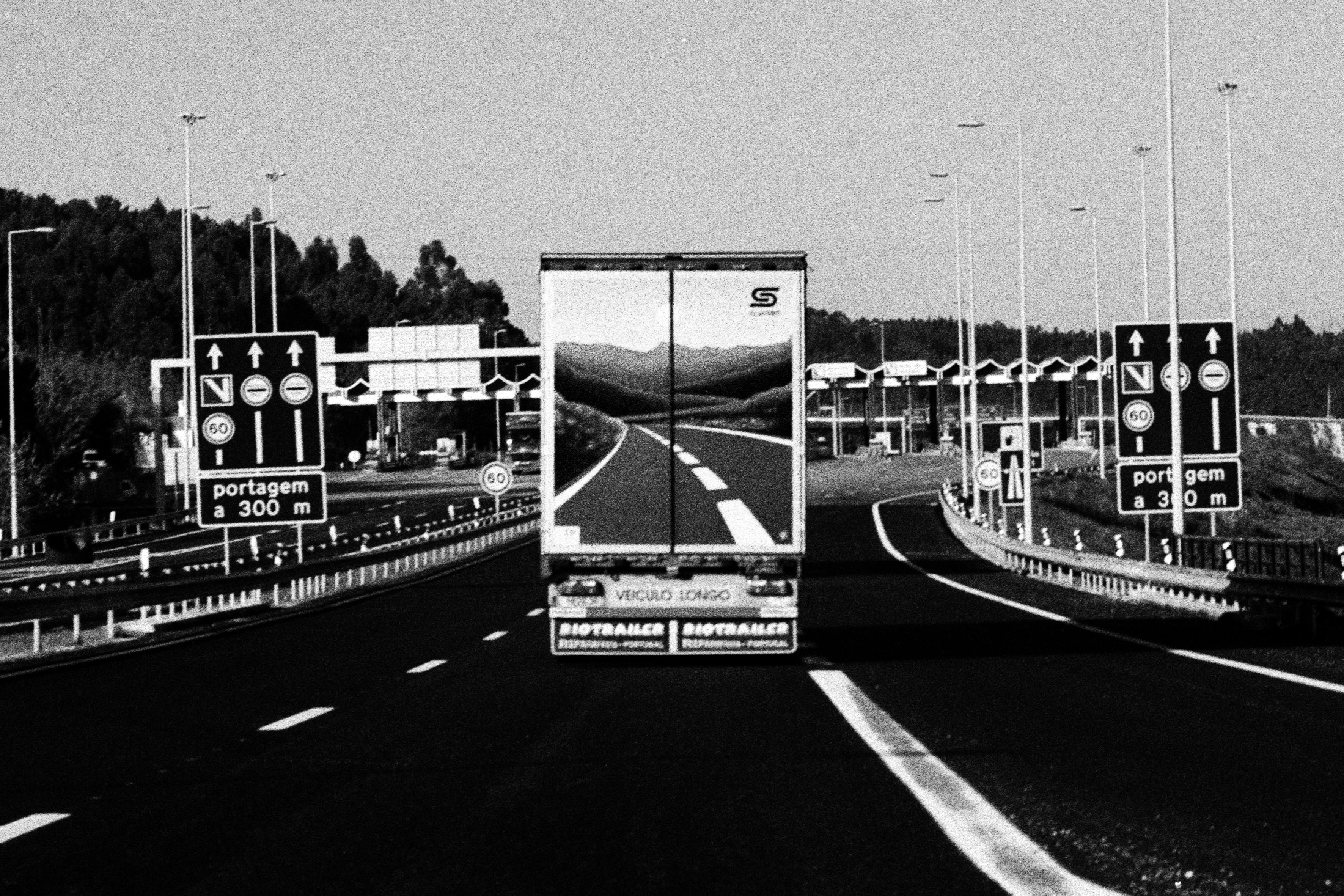 Highway, Portugal 2003 /Gelatin Silver Print/ Signé - Photograph de Ana Maria Cortesão