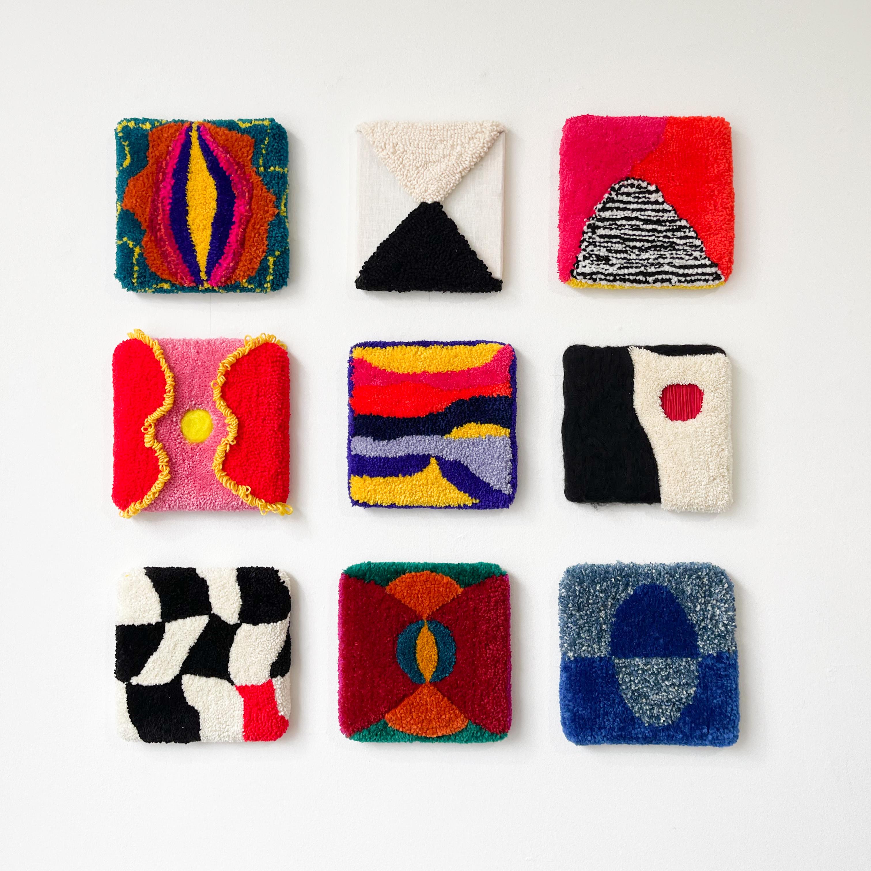Niebla, textura, textil, dibujo, azul, simétrico - Sculpture Contemporáneo de Ana Maria Farina