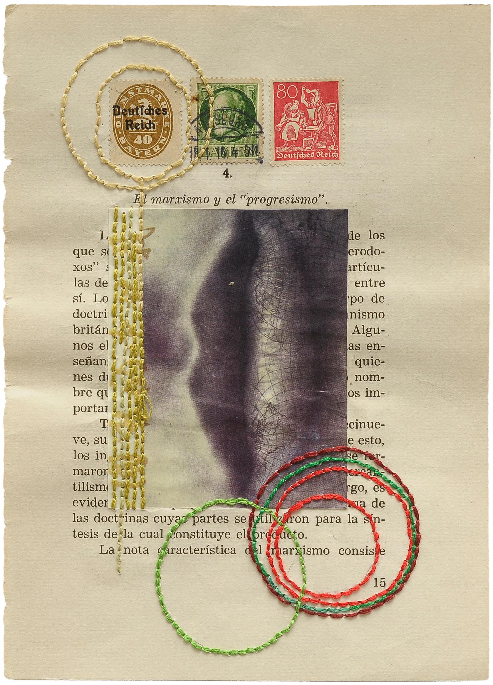 Conjunto de 3 obras de arte únicas bordadas sobre papel impreso de la serie Libros - Mixed Media Art Contemporáneo de Ana Seggiaro
