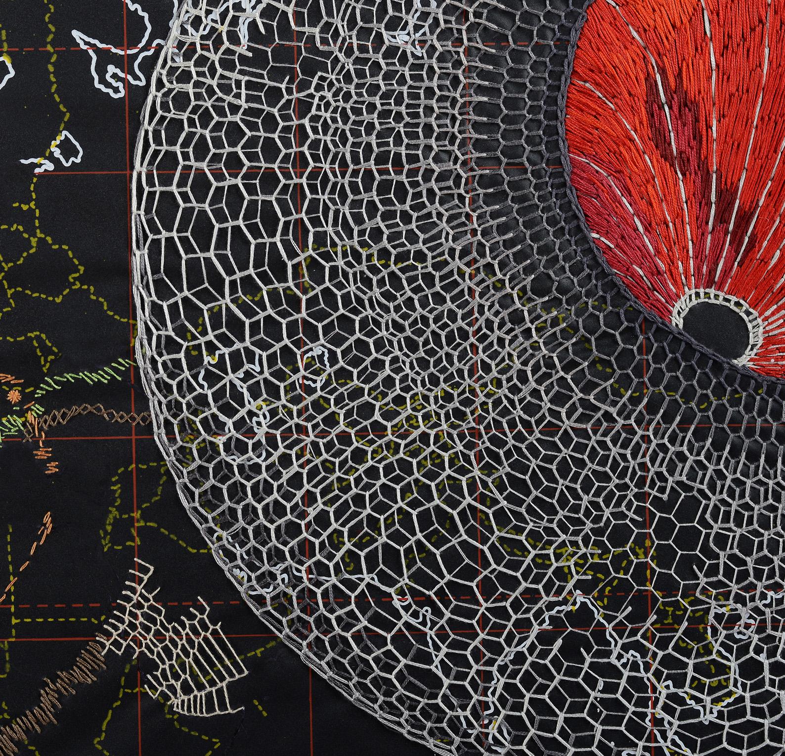 Ohne Titel, 2013 von Ana Seggiaro
Aus der Serie Cartographien 
Stickerei auf Leinwand (Karte)
Ungerahmt

Mitte der 2000er Jahre schuf Ana Seggiaro ihre ersten kleinformatigen Collagen auf Papier. Ausgehend von Buchseiten, Karten und Partituren führt