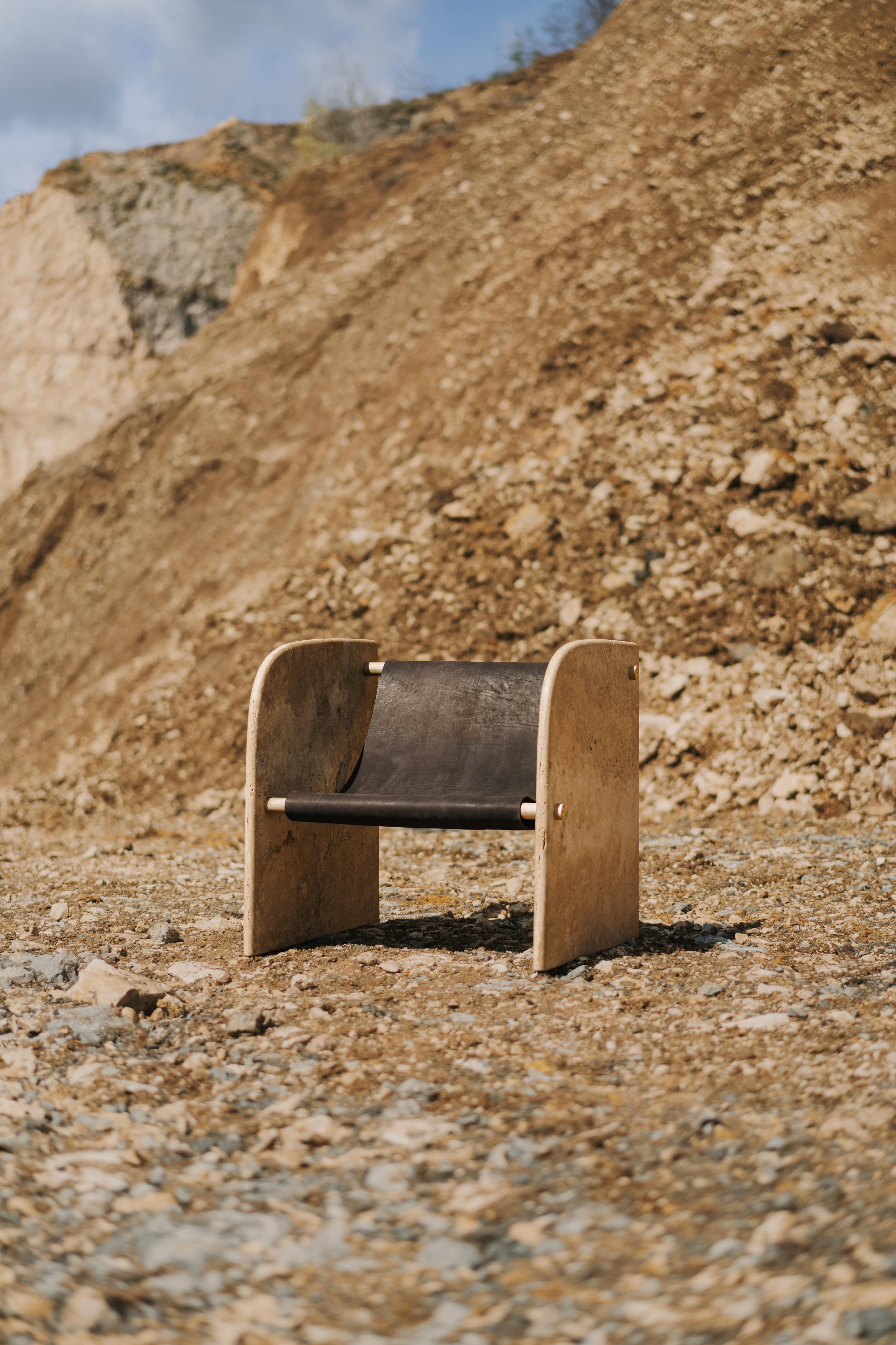 La sedia in marmo Ana è un'interpretazione unica di una sedia di rappresentanza che unisce materiali senza tempo in un modo nuovo. La sedia in marmo Ana è un gioco di parole sull'arte della semplicità e sulla bellezza delle linee pulite. Volevo