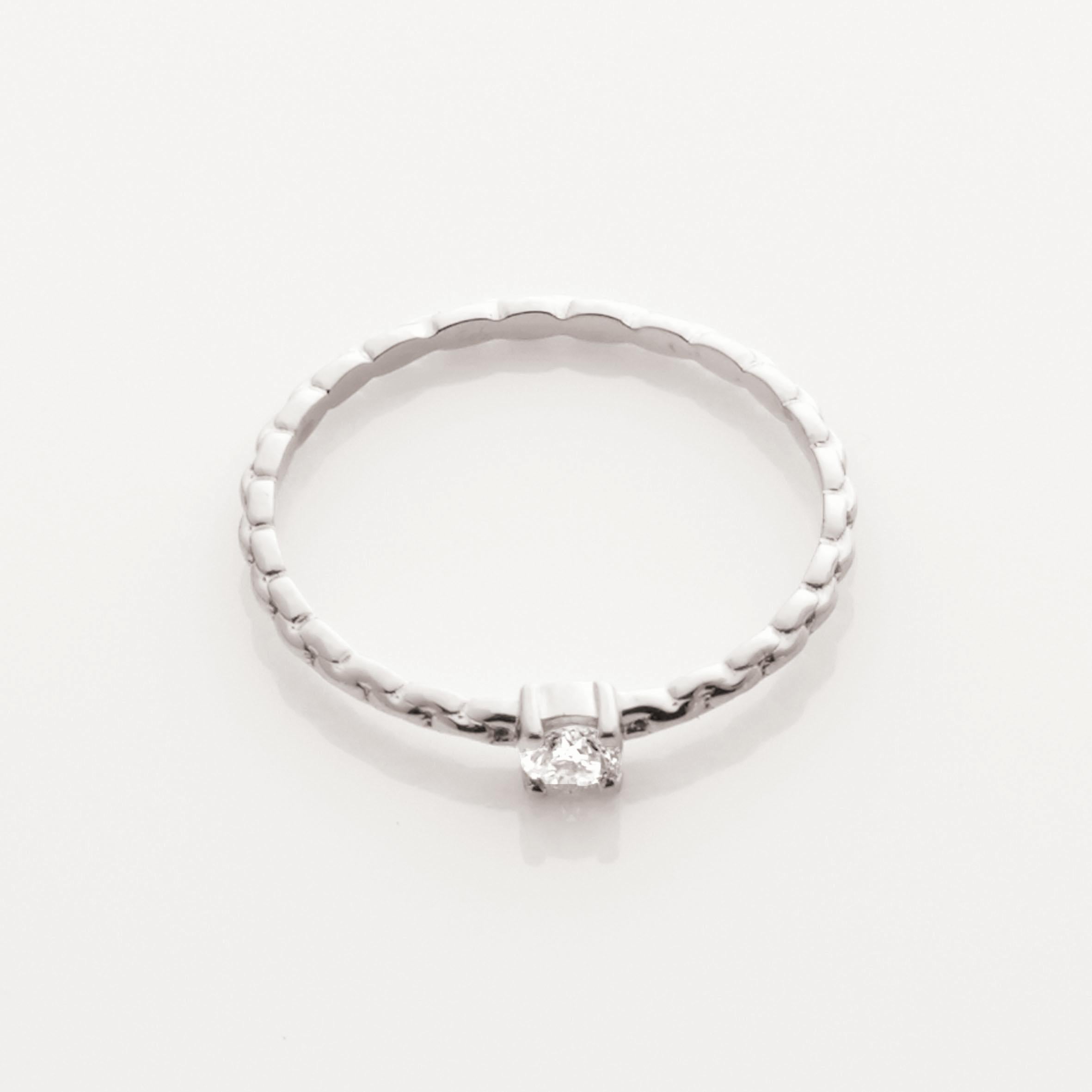 Contemporary Anabela Chan Fine Sustainable Jewelry White Gold Petite Diamond Chain Ring For Sale