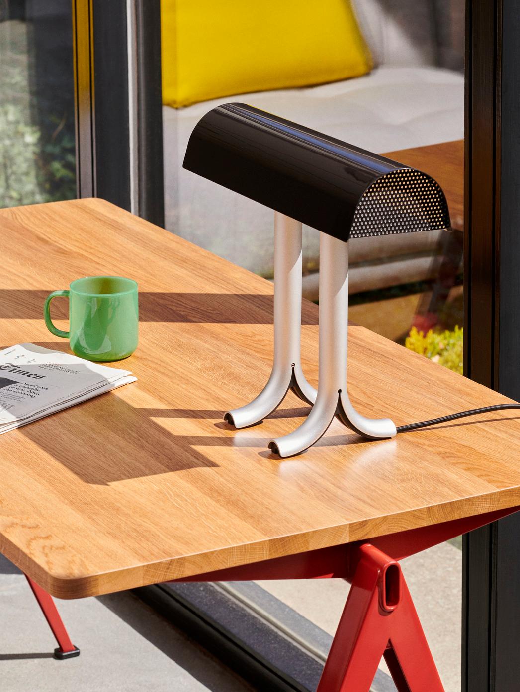 Acier Lampe de table Anagram, noir de fer, Steele par Sam Weller pour HAY en vente