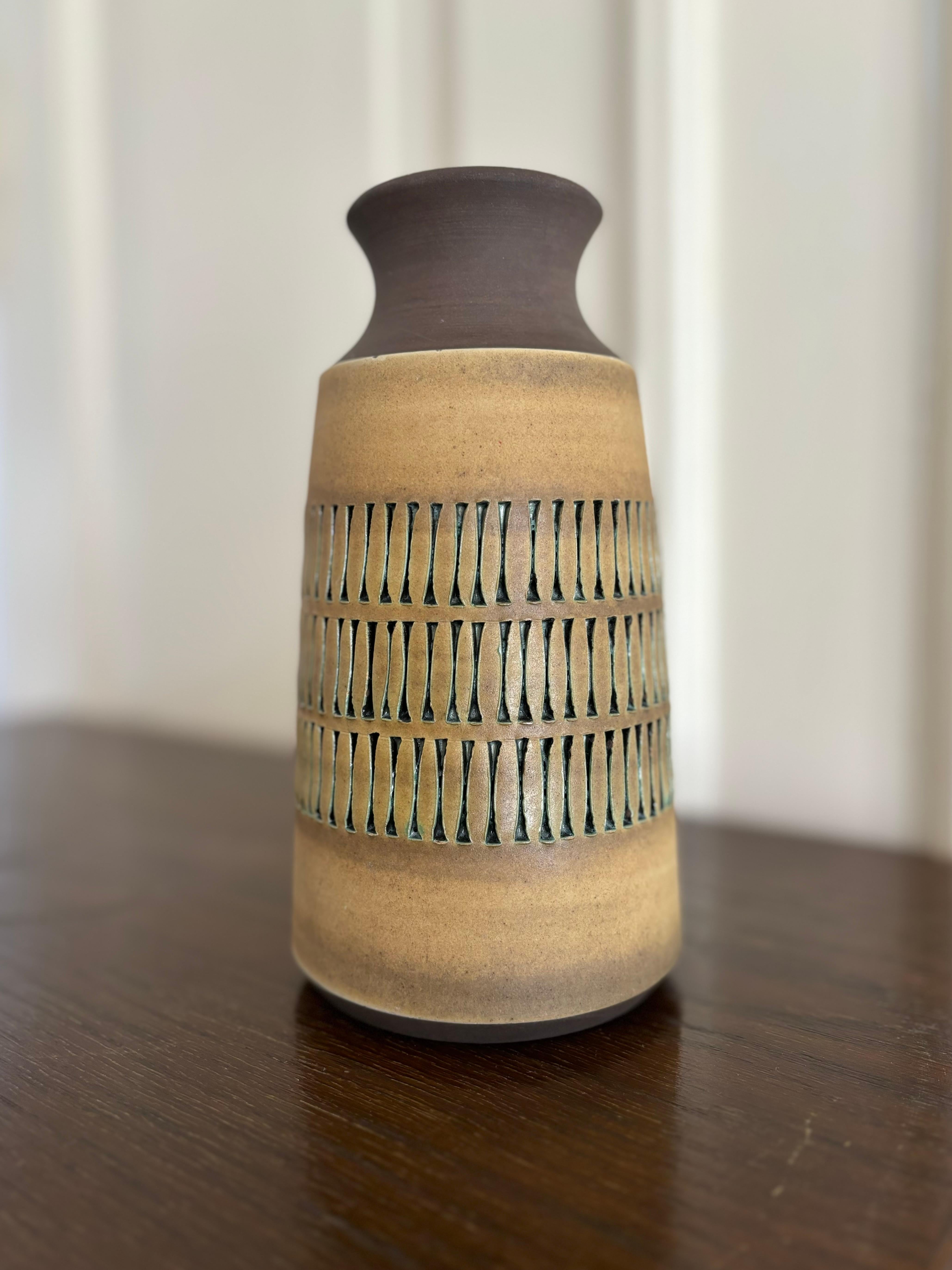 Vaso in ceramica svedese Anagrius Graphic Decor, anni '60 in vendita 1