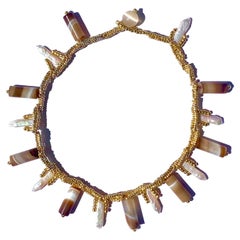 Collier à chaîne tissée à la main Anahid en or, agate et perles