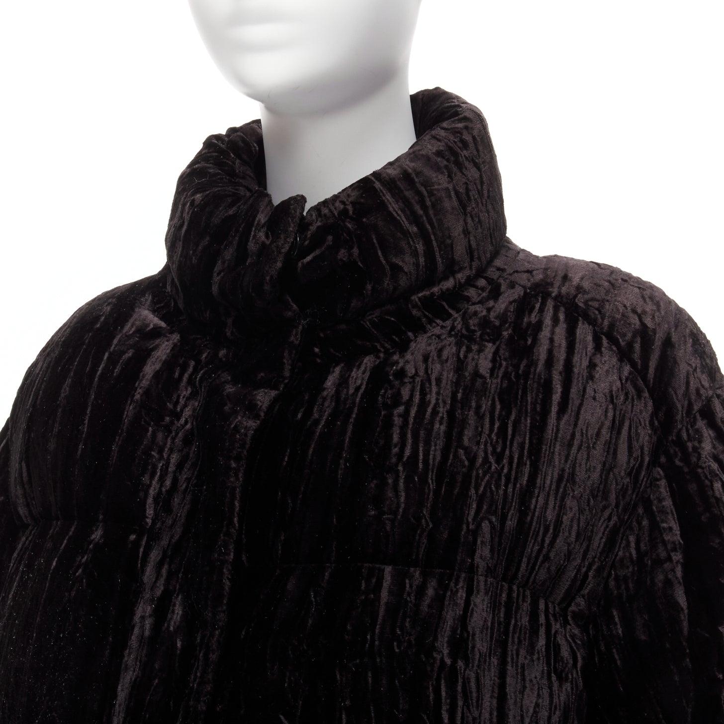 ANAIS JOURDEN black crimped velvet high neck puffer coat jacket FR38 M
Reference: BSHW/A00002
Brand: Anais Jourden
Material: Wool, Blend
Color: Black
Pattern: Solid
Closure: Snap Buttons
Lining: Black Fabric
Made in: China

CONDITION:
Condition: