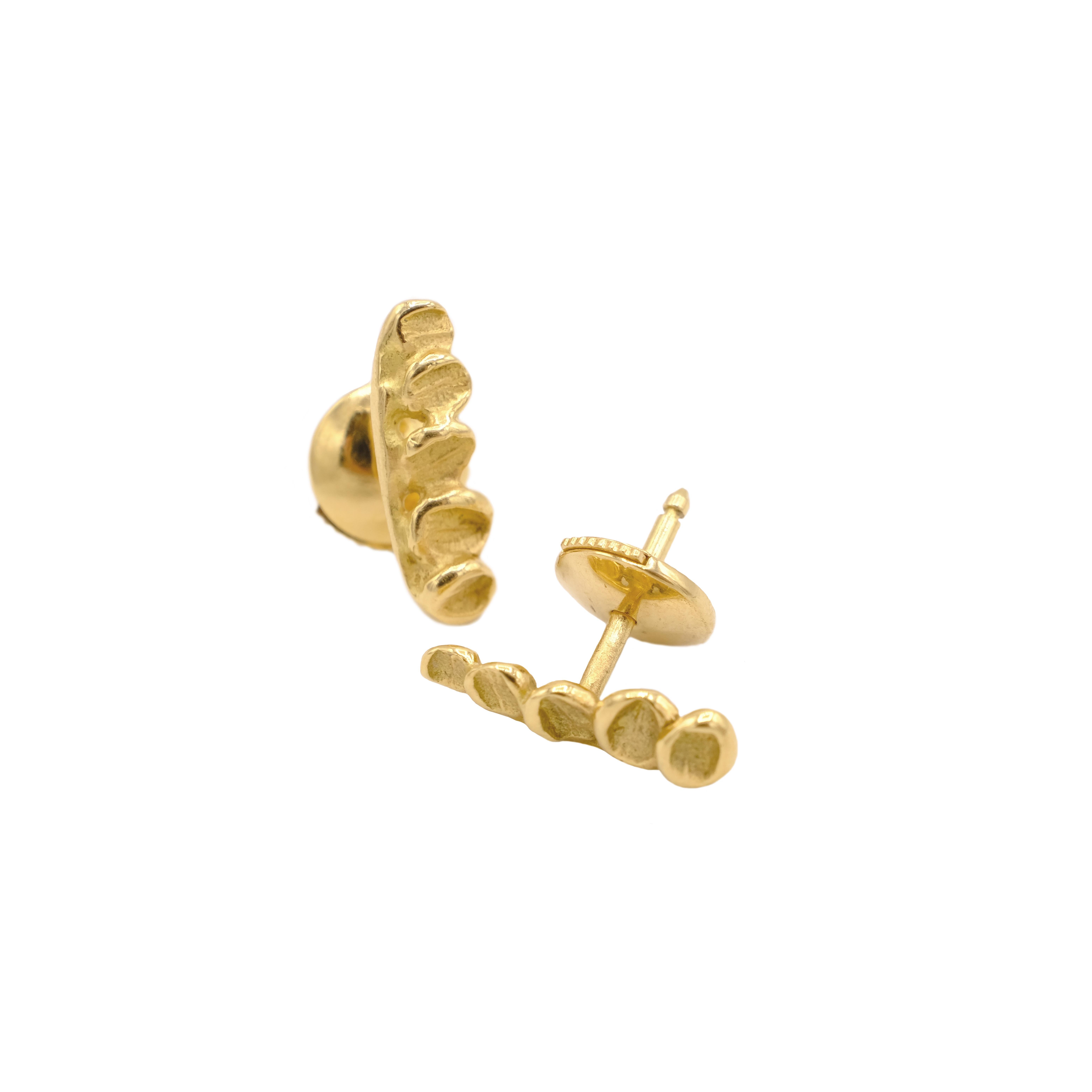 18 karat yellow gold earrings