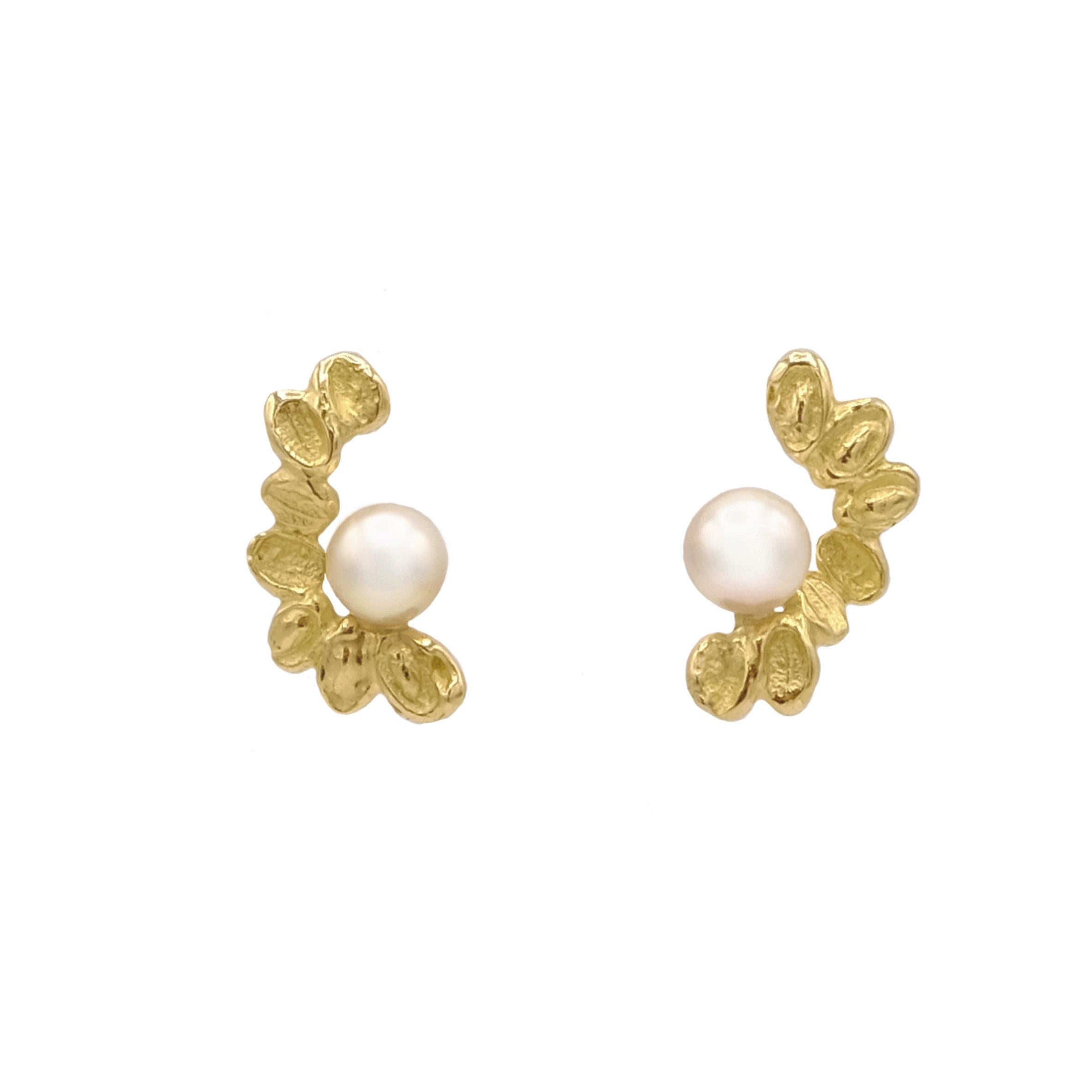 Akoya Pearls 18 Karat Yellow Gold Leaf Climber Stud Earrings In New Condition For Sale In Paris, FR