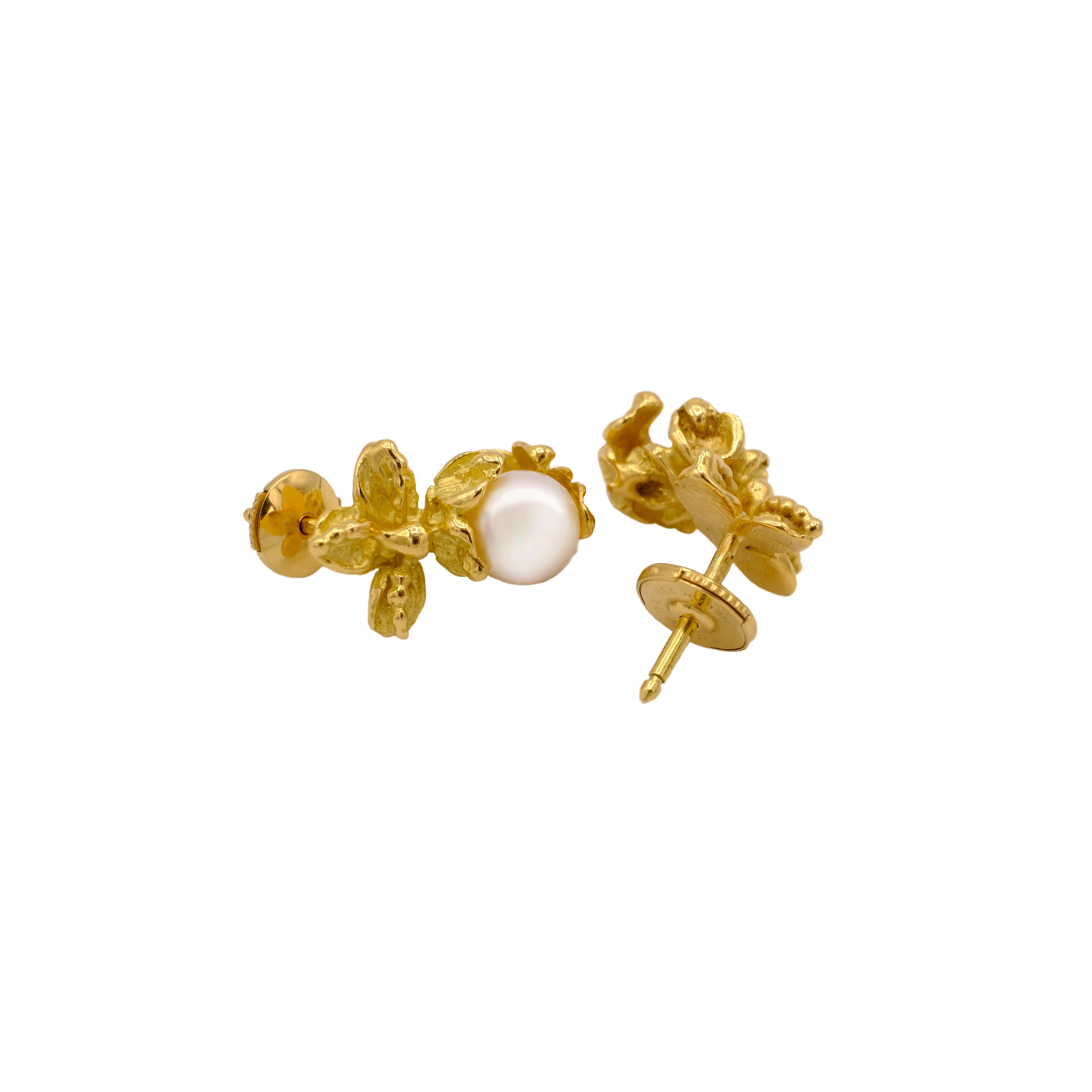 18 Karat Yellow Gold Akoya Pearl Engraved Drop Stud Earrings In New Condition For Sale In Paris, FR