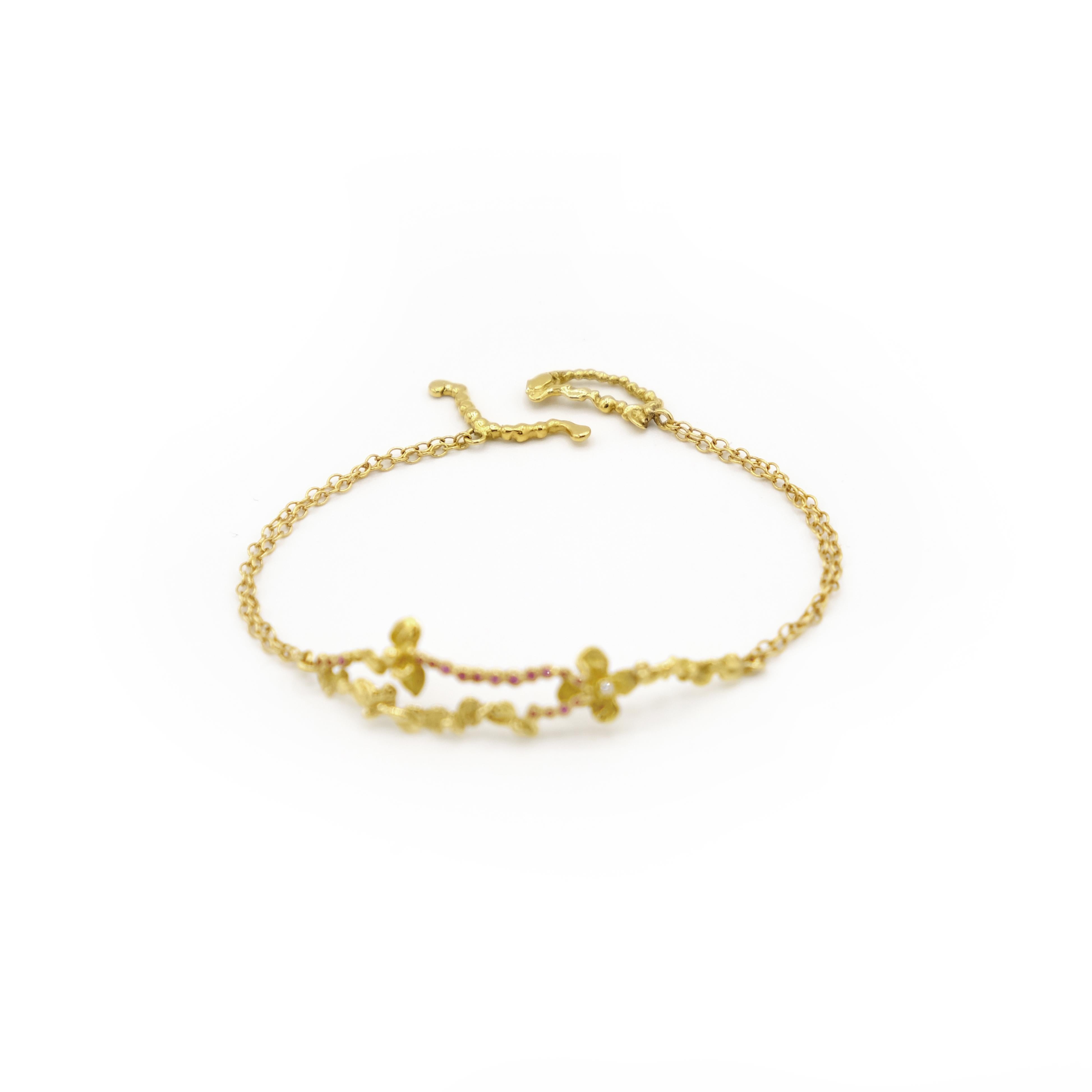 Contemporary Diamond Pink Sapphires 18 Karat Yellow Gold Chain Bracelet For Sale