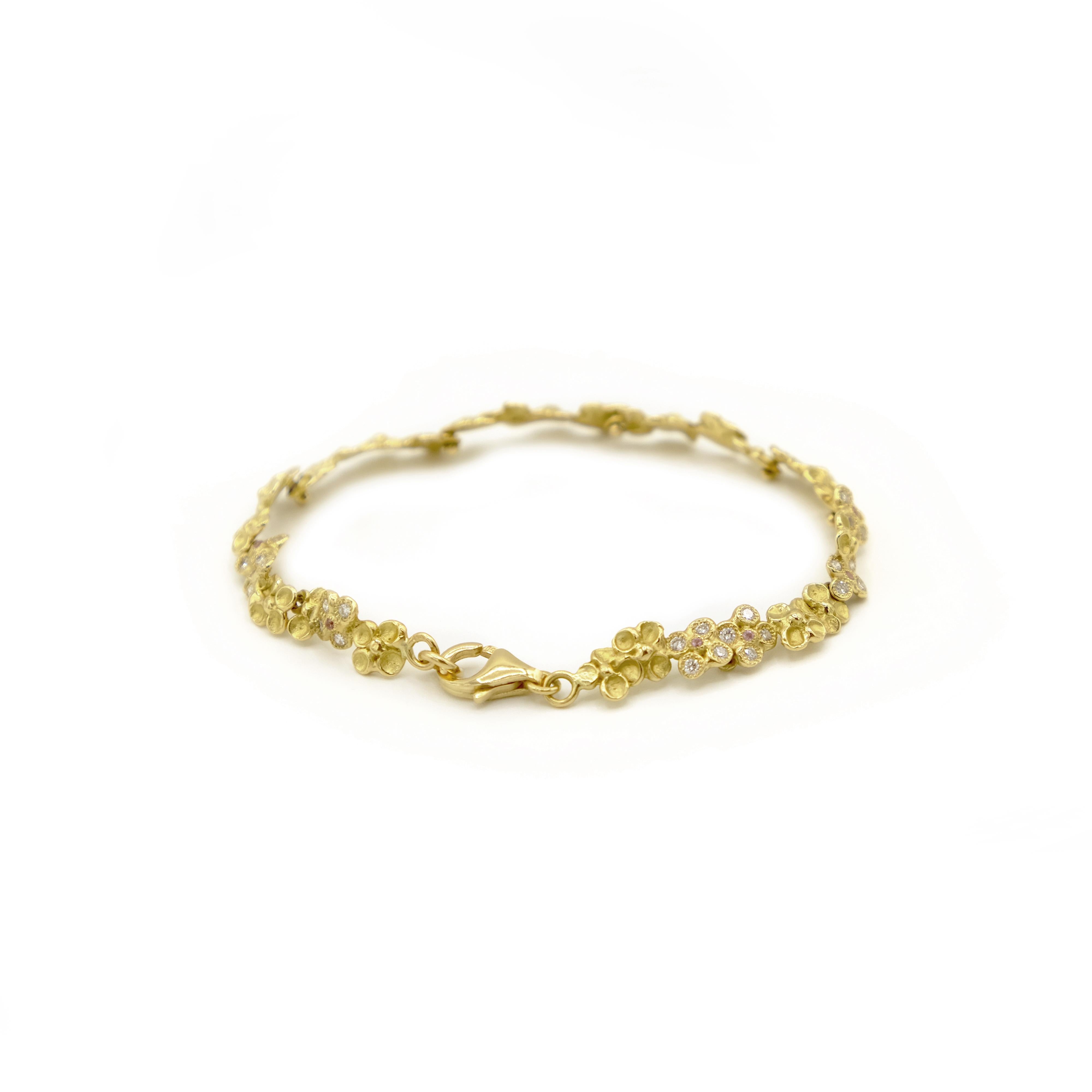 18 Karat Yellow Gold Diamond Pink Sapphires Flower Bracelet In New Condition For Sale In Paris, FR