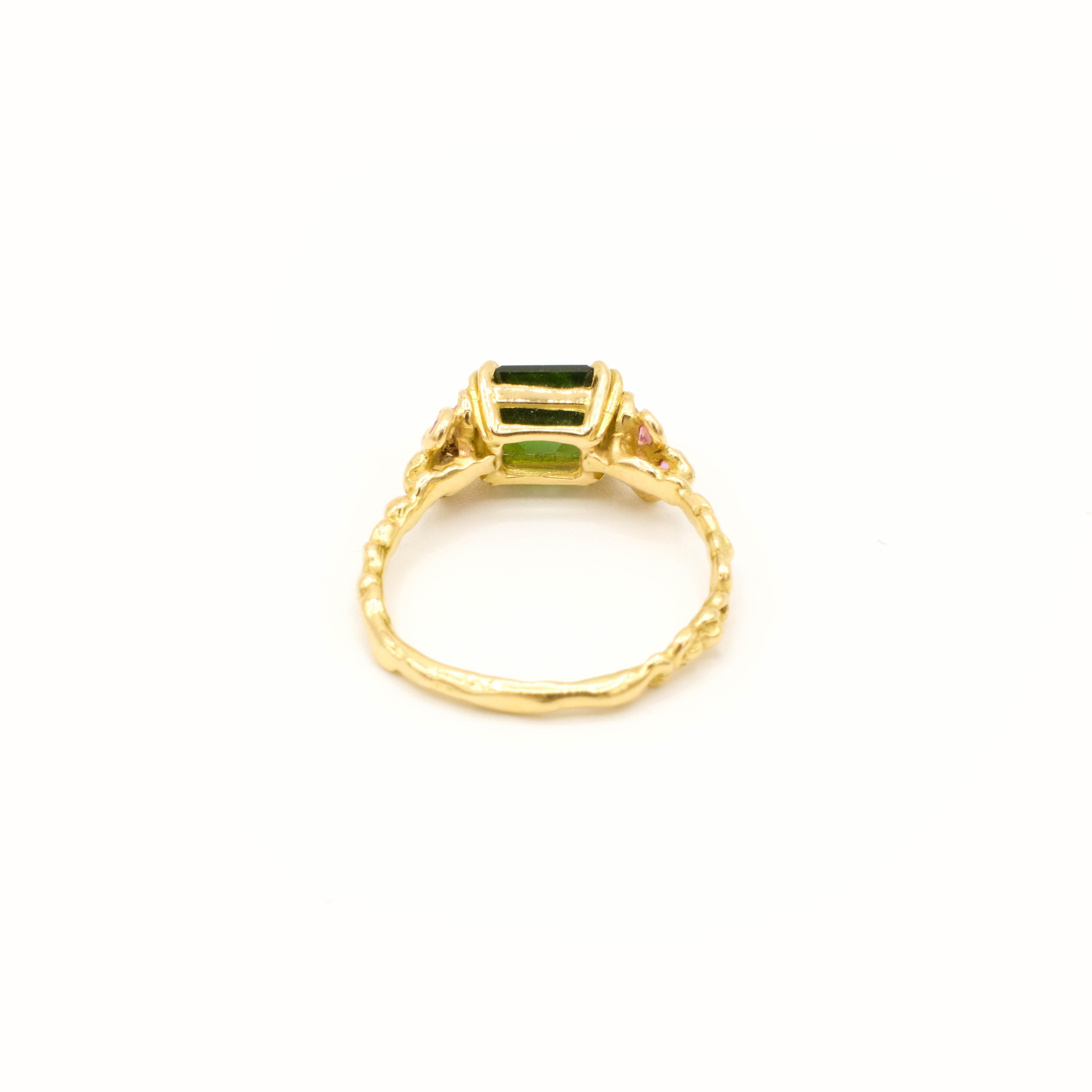 Women's Emerald Cut Green Tourmaline Pink Sapphires 18K Yellow Gold Flower Band Ring For Sale