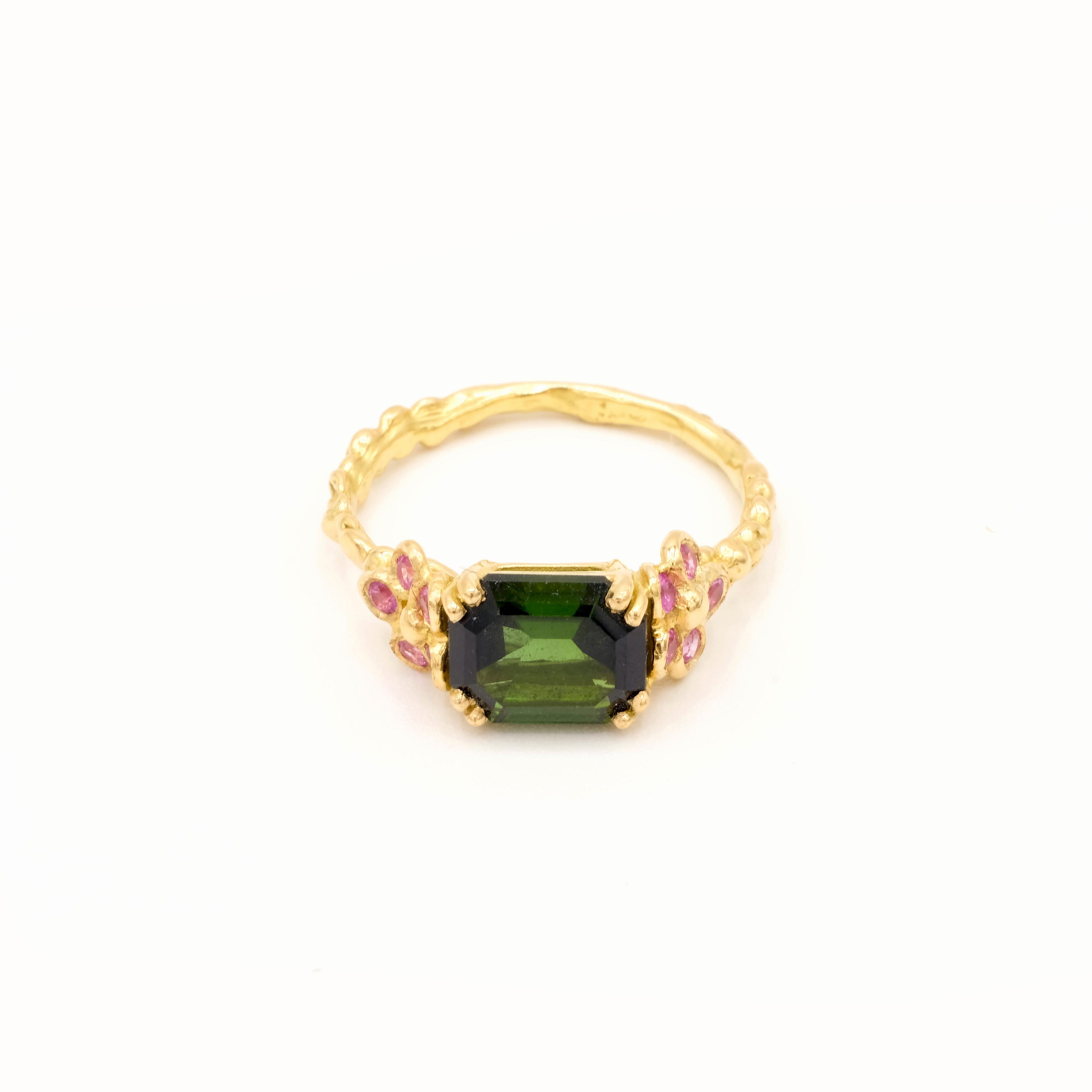 Emerald Cut Green Tourmaline Pink Sapphires 18K Yellow Gold Flower Band Ring For Sale 1