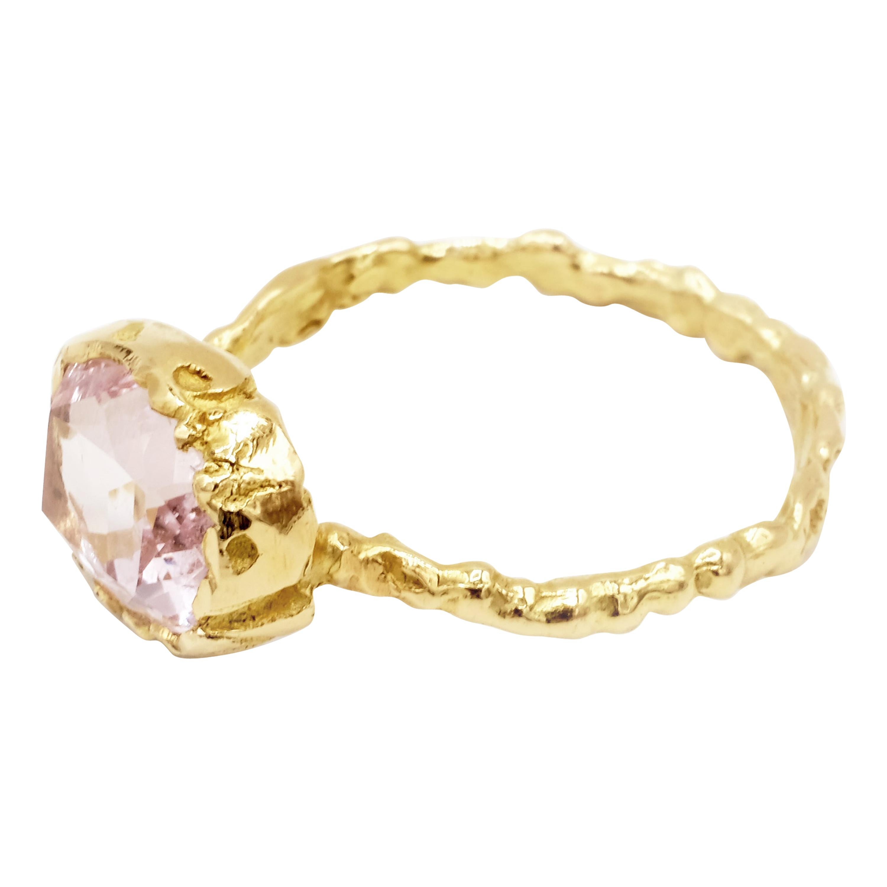 Anais Rheiner 18 Karat Yellow Gold Oval Pink Morganite Textured Band Ring For Sale
