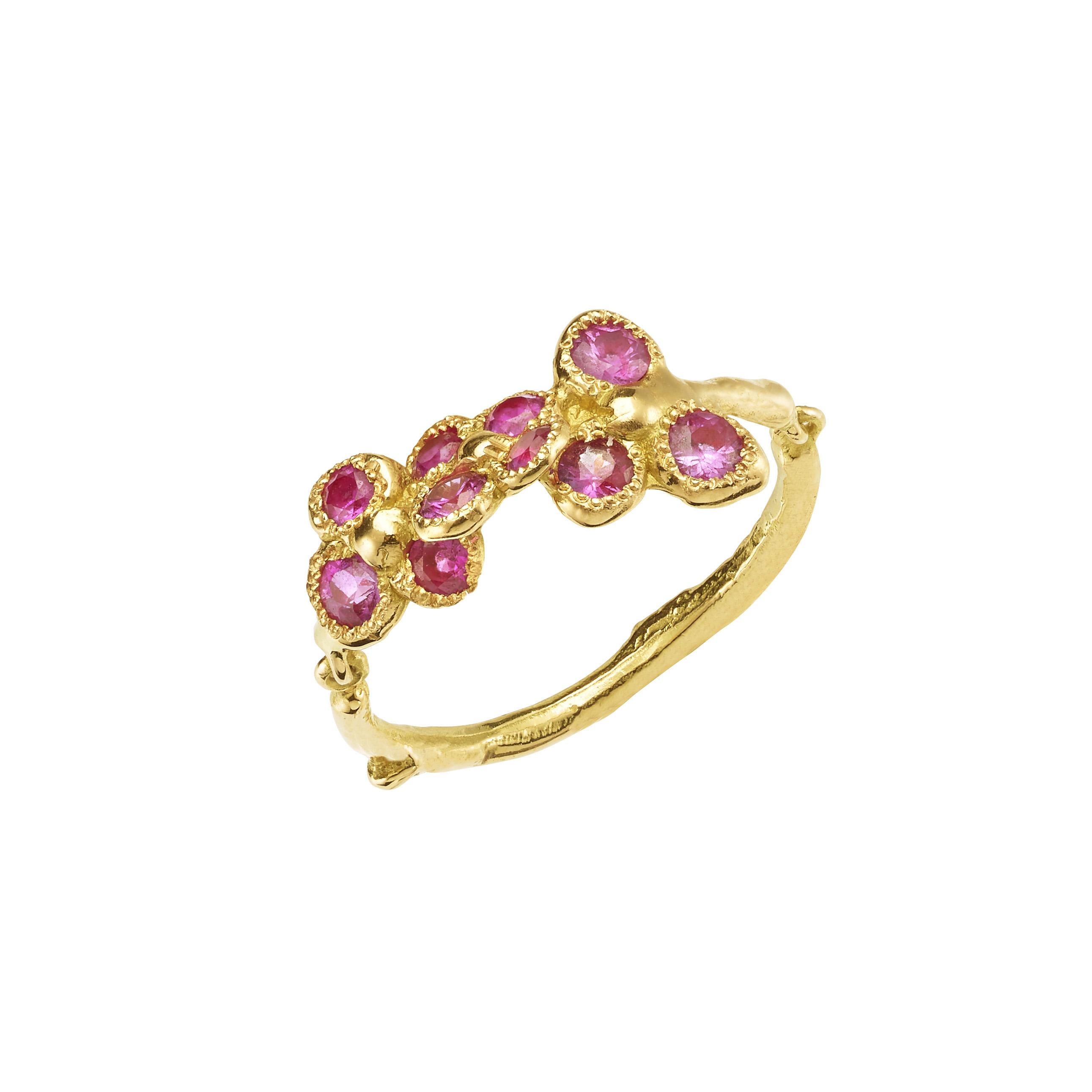 Contemporary 18 Karat Yellow Gold Pink Sapphire Chiseled Flower Band Ring For Sale