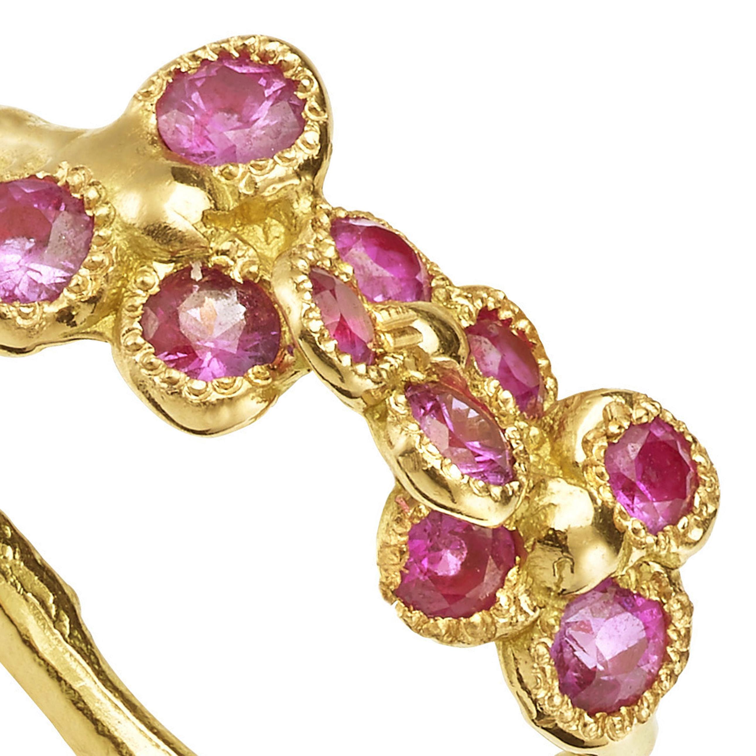 Round Cut 18 Karat Yellow Gold Pink Sapphire Chiseled Flower Band Ring For Sale