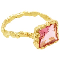 18 Karat Yellow Gold Square Pink Tourmaline Textured Band Ring