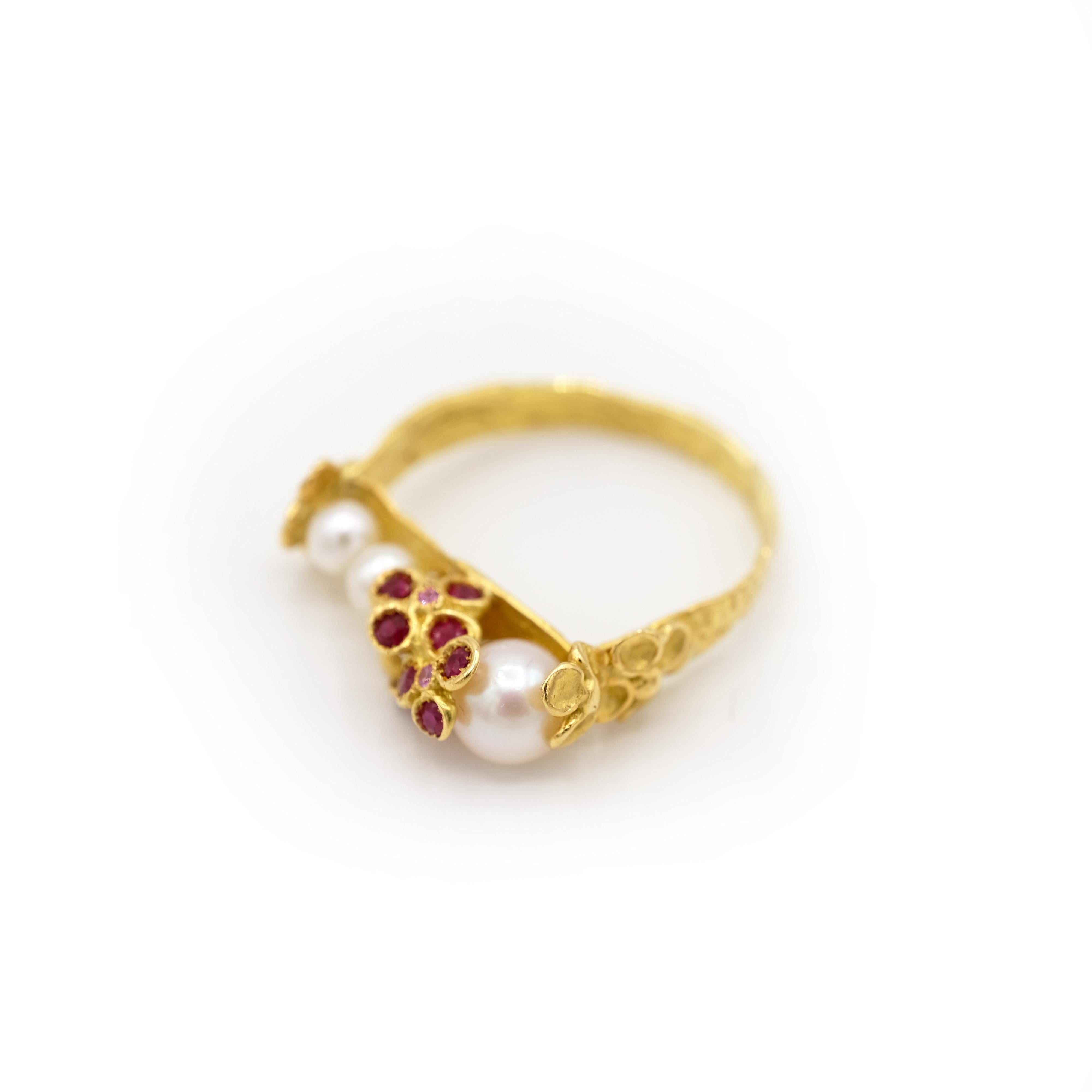 Contemporary 18 Karat Yellow Gold Ruby Sapphire Akoya Freshwater Pearl Cocktail Cluster Ring For Sale