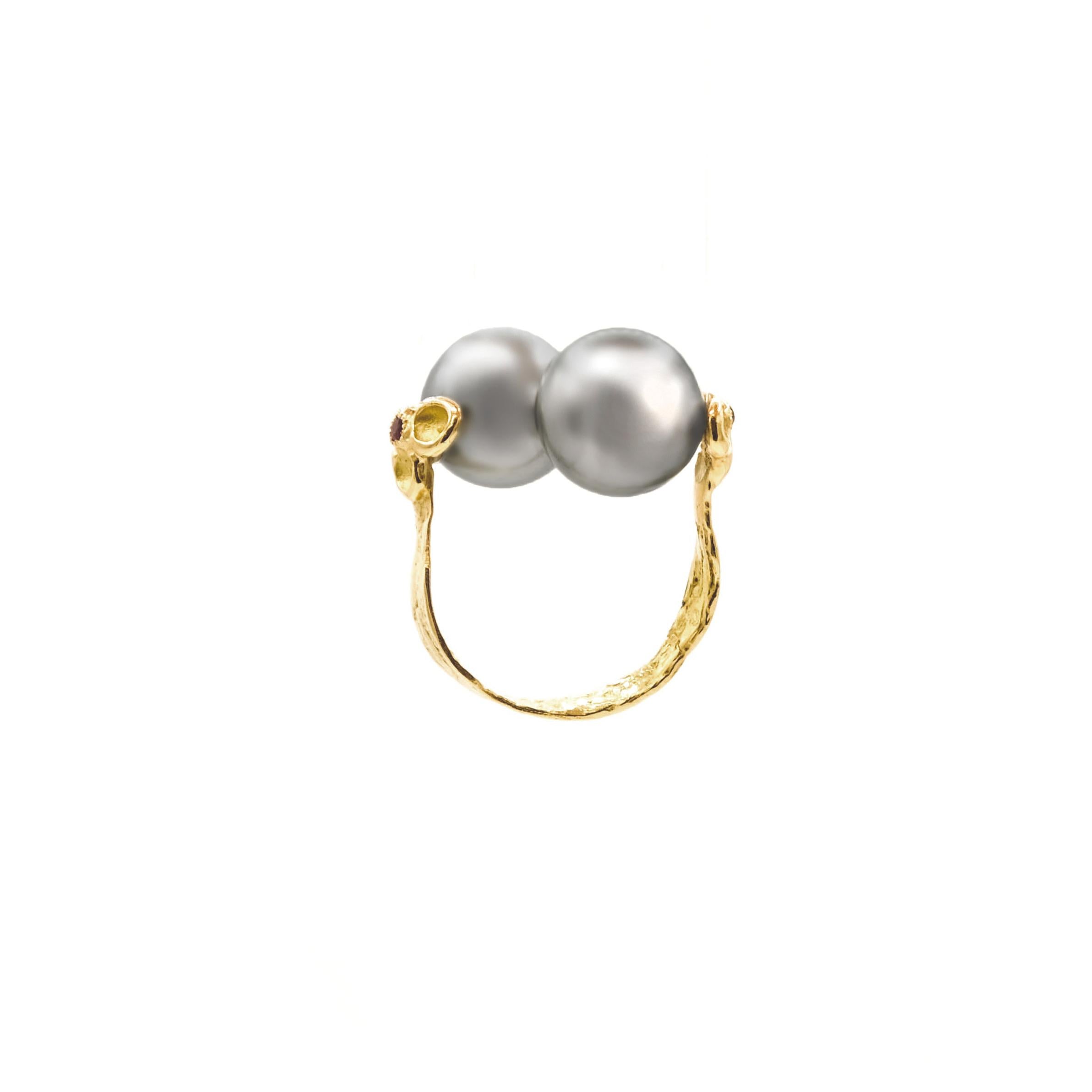 18 Karat Yellow Gold Tahiti Pearl Ruby Flower Cocktail Ring In New Condition For Sale In Paris, FR