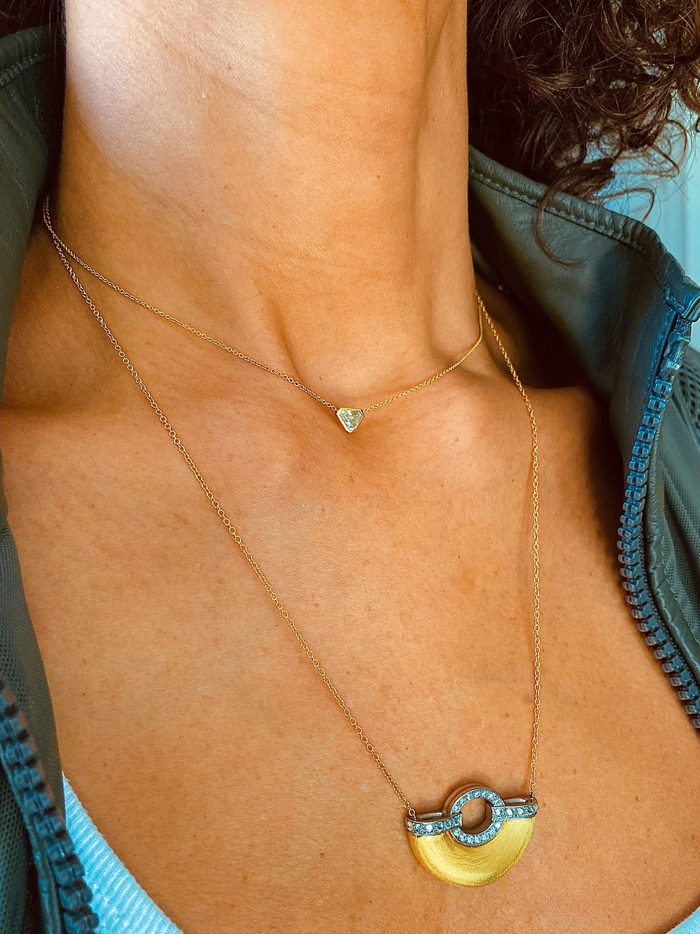 ‘Girl from Ipanema’ Necklace is the essence of AnaKatarina Design: sensual femininity with an attitude. The yellow gold form is sculpted to create a flirtatious play between curvilinear form and lines. The voluptuous crescent shape is accented with