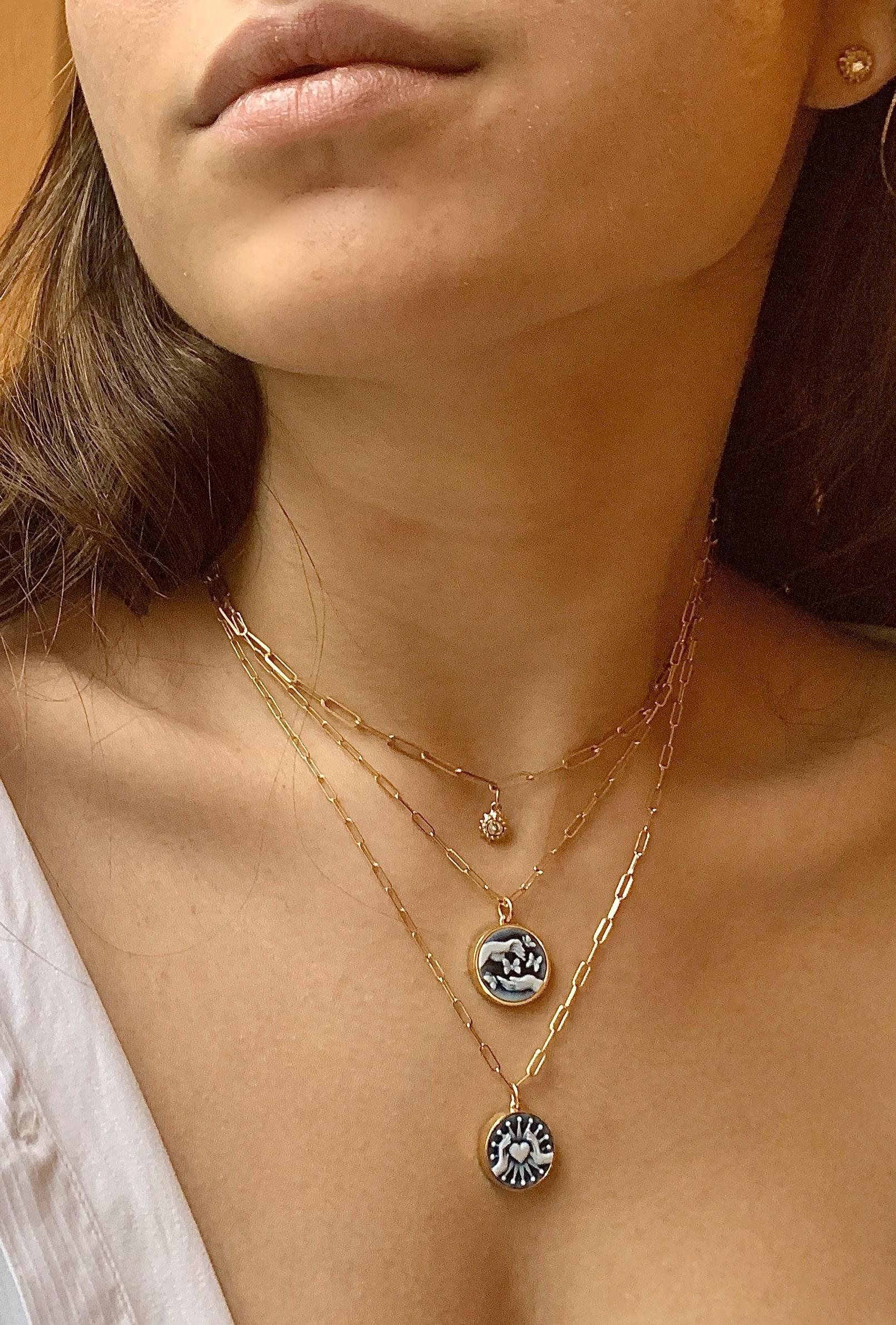 AnaKatarina 'Ludus' Love Token Hand Carved Agate Cameo and 18 Karat Yellow Gold For Sale 6